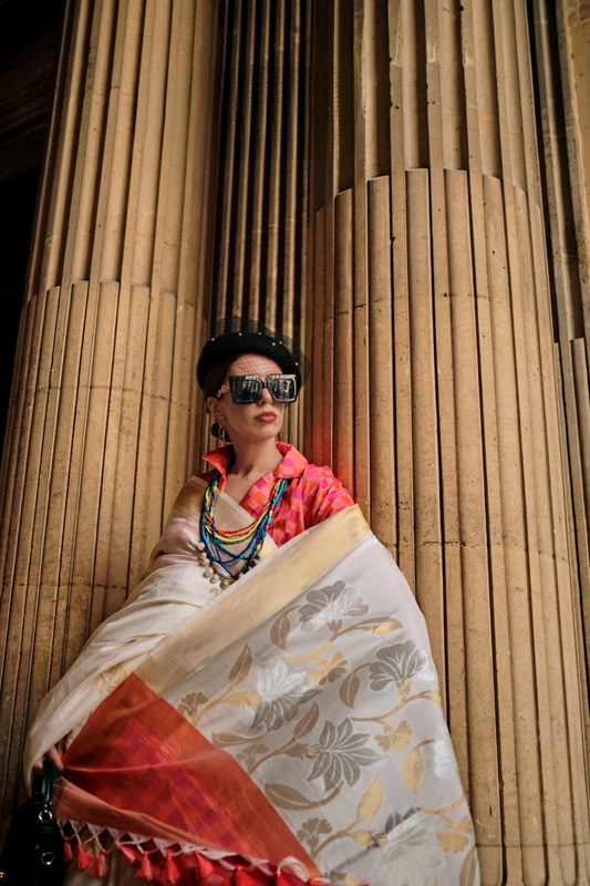 Soft Silk Saree with Elegant Handloom Weaving Design