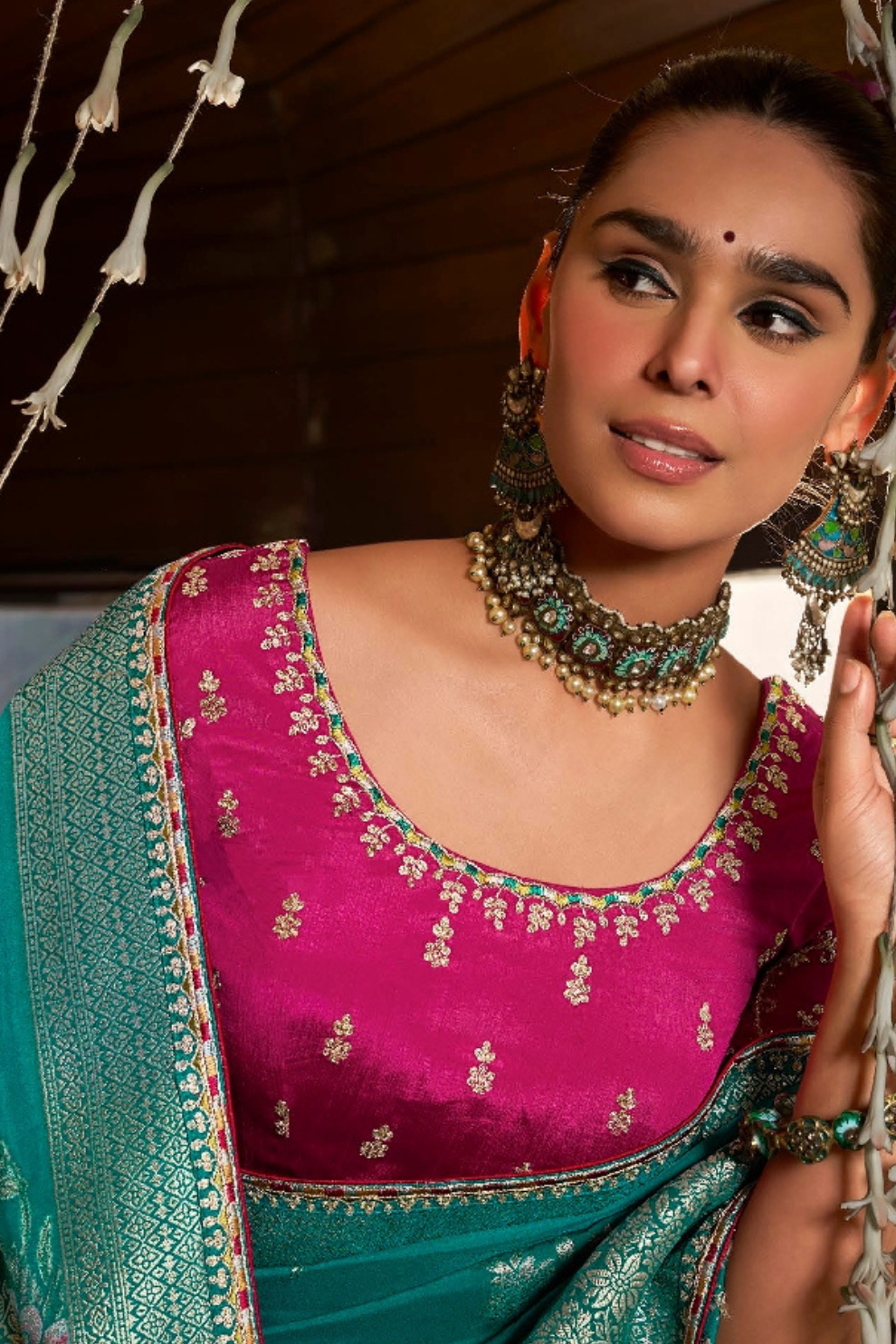 Soft Dola Viscose Silk Saree with 3D Weaved Pallu - LaVante Fashion