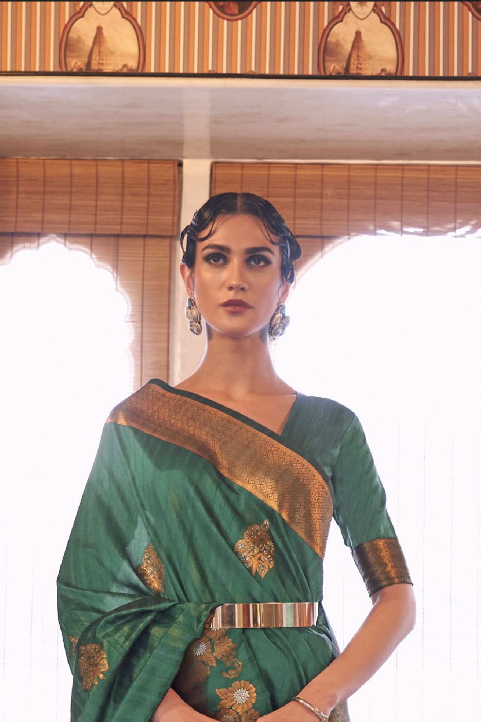 Banarasi Zari Saree with Floral Woven Design Elegance