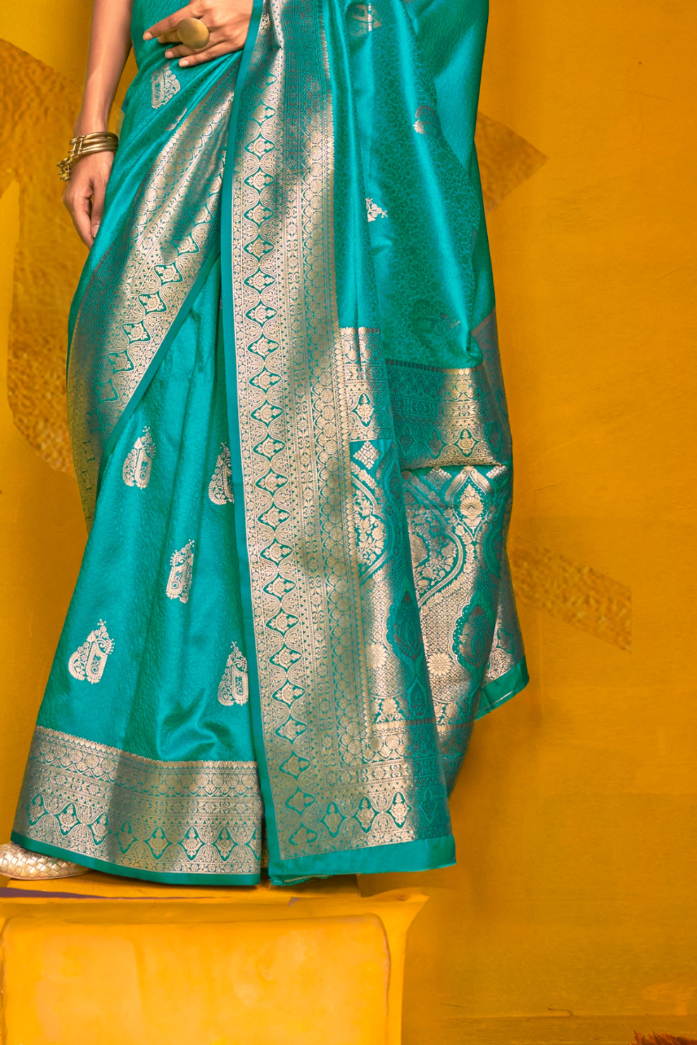 Carnival Designer Handloom Silk Saree with Weaving Touch