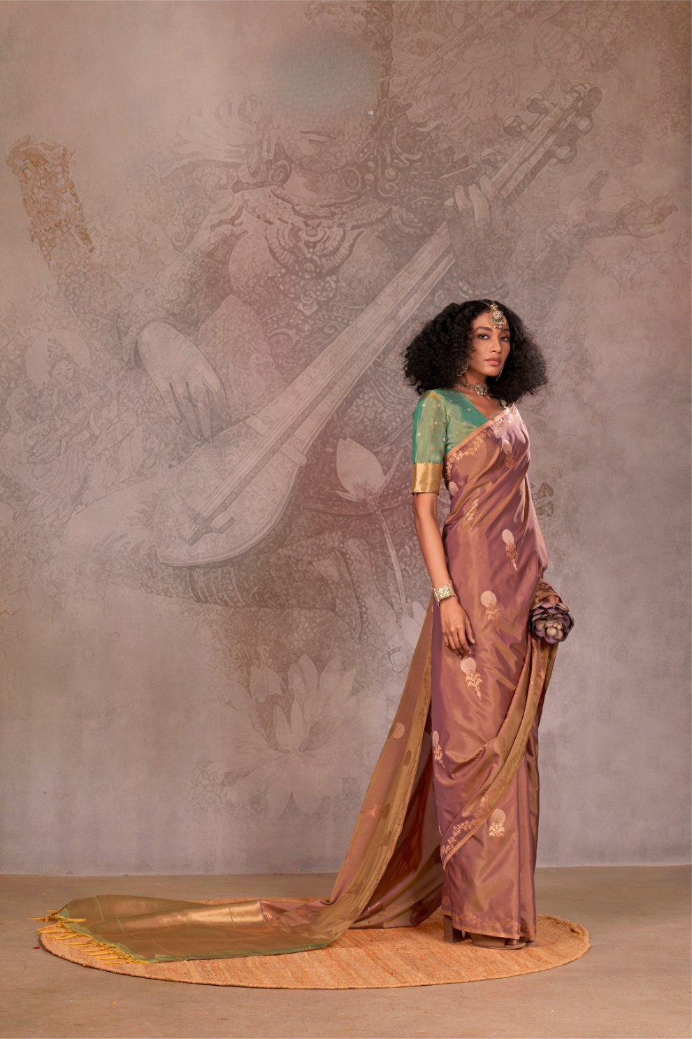 Dual Tone Banarasi Silk Saree with Rich Zari Weaving Elegance