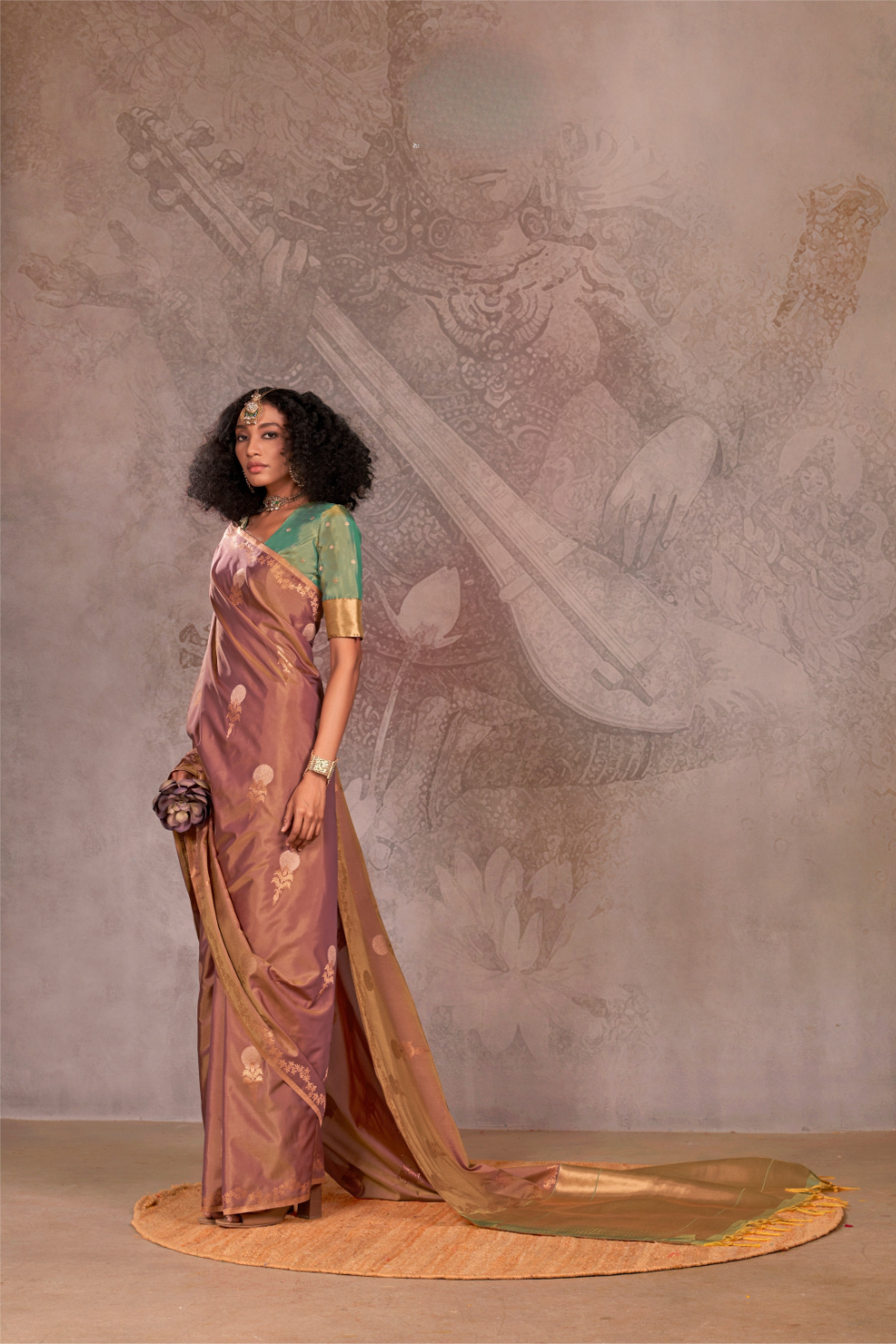 Dual Tone Banarasi Silk Saree with Rich Zari Weaving Elegance