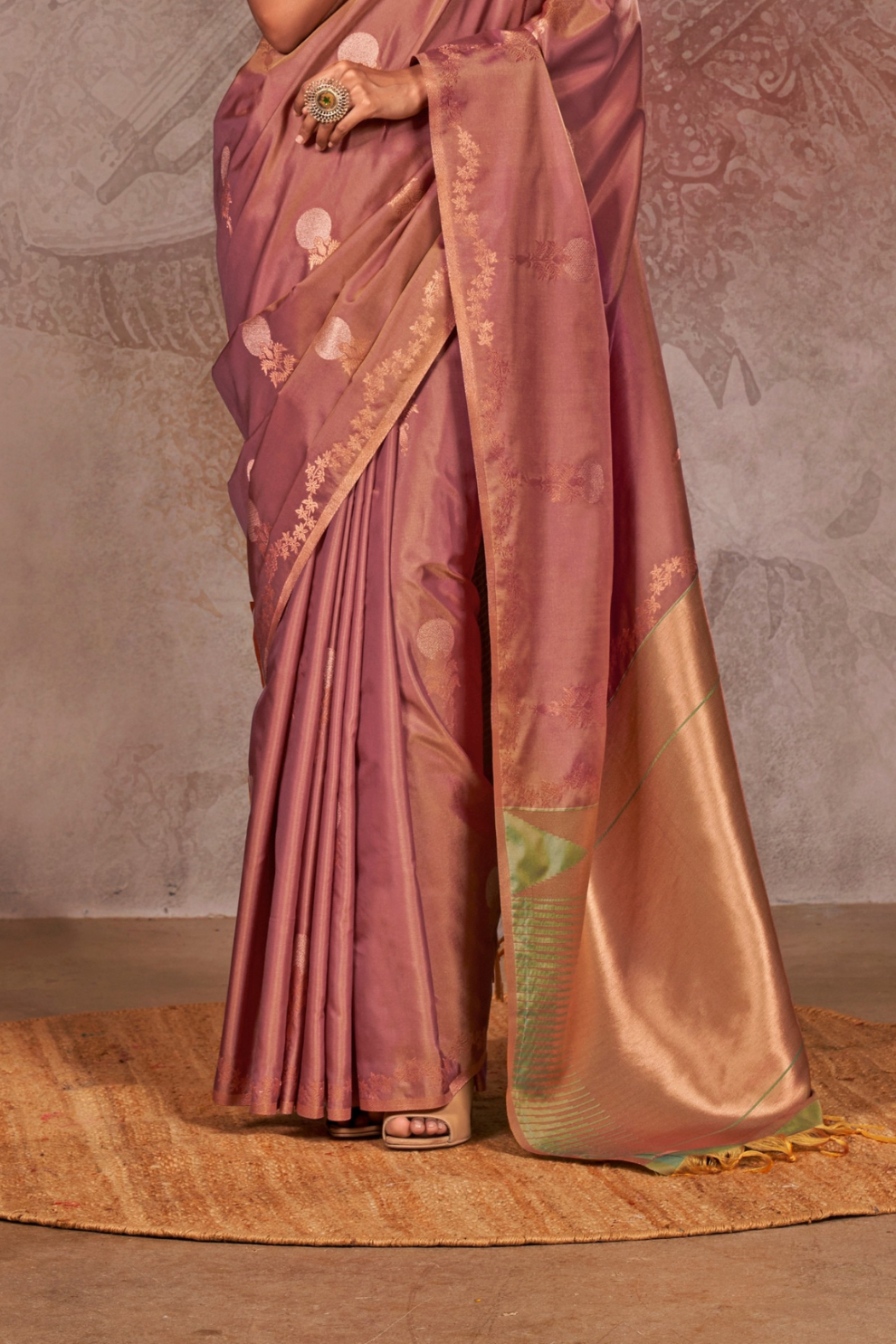 Dual Tone Banarasi Silk Saree with Rich Zari Weaving Elegance