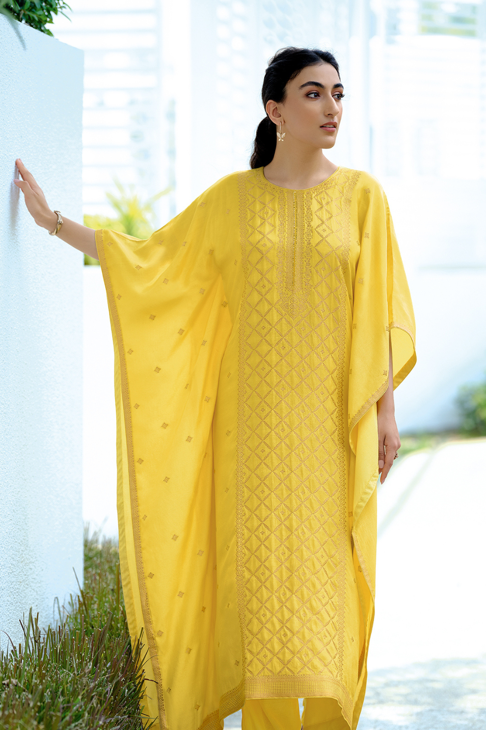 Elegant Viscose Woven Kaftan with Handwork Detailing