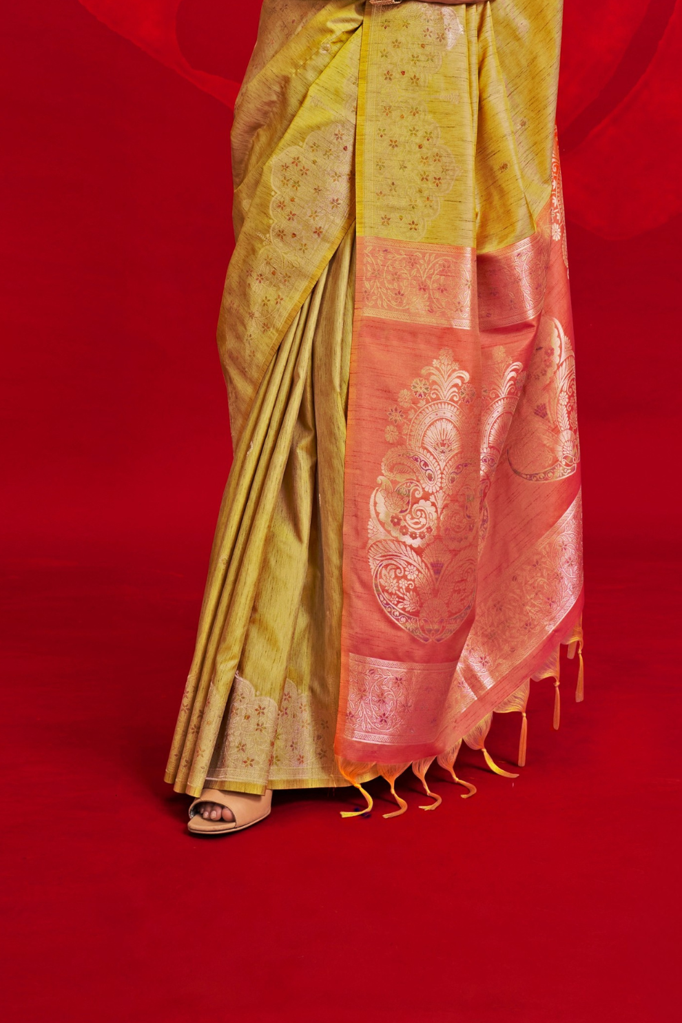Tussar Silk Handloom Saree with Contrast Ikkat Pallu & Blouse
