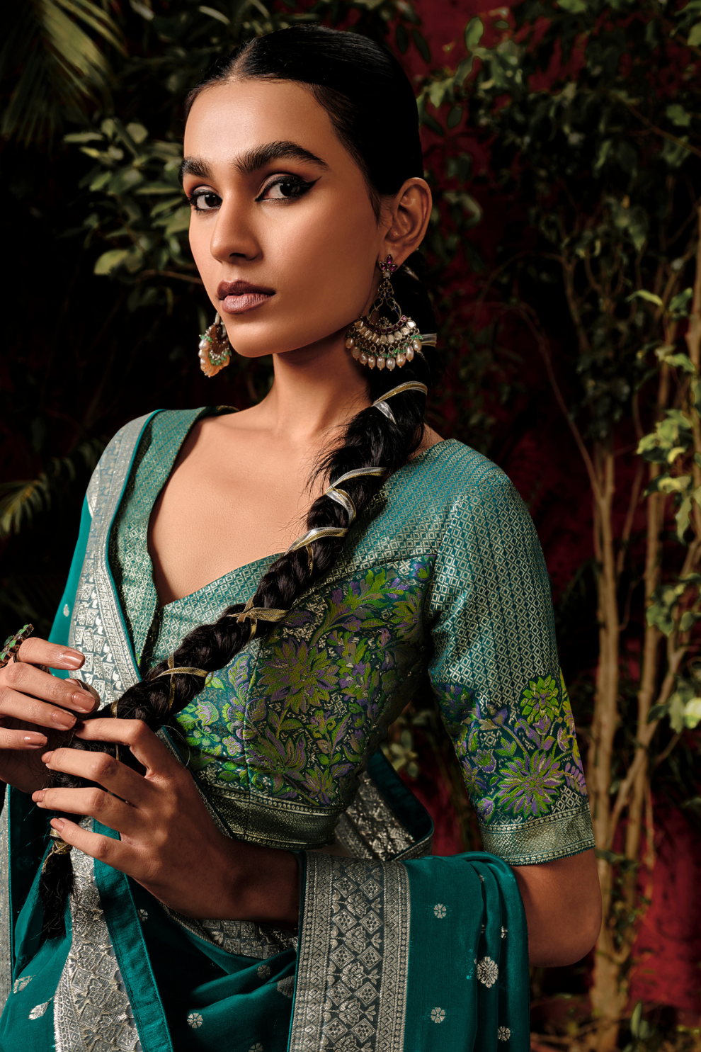 Graceful Dola Silk Saree with Intricate Zari Weaving Design