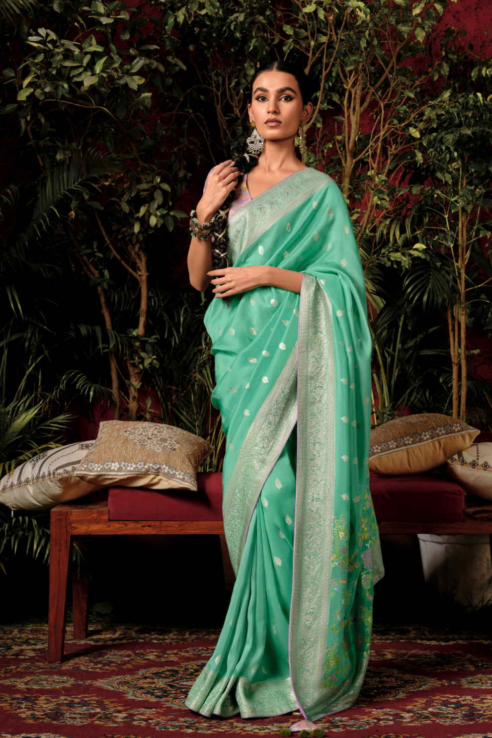 Graceful Dola Silk Saree with Intricate Zari Weaving Design