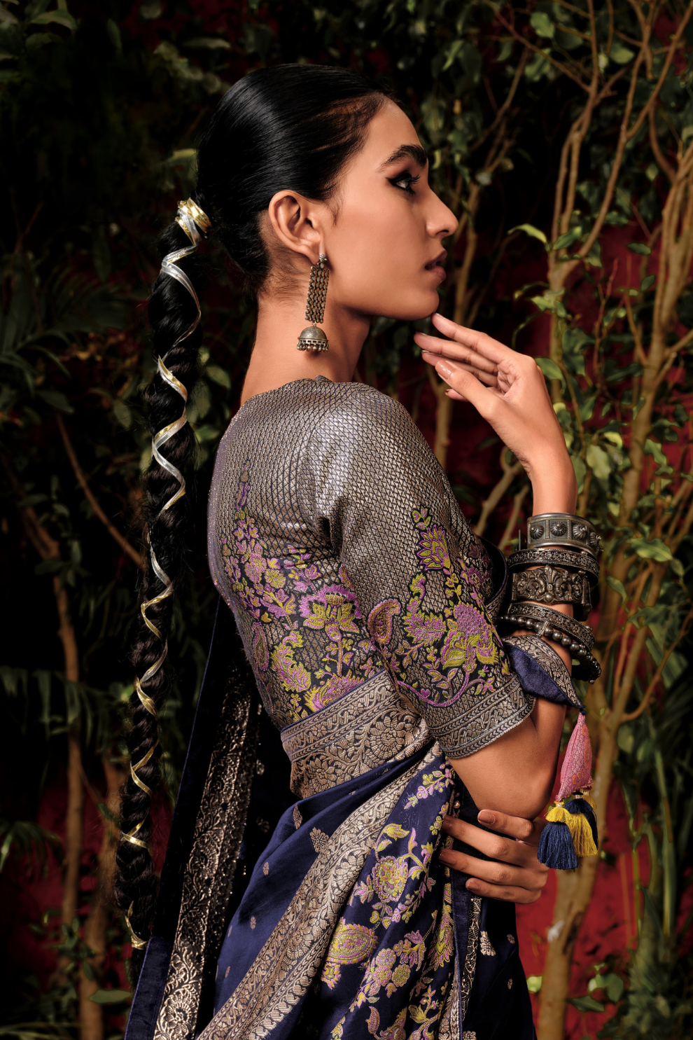 Graceful Dola Silk Saree with Intricate Zari Weaving Design