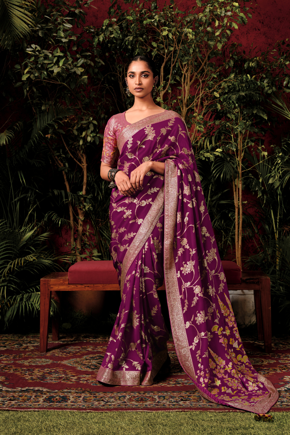Graceful Dola Silk Saree with Intricate Zari Weaving Design