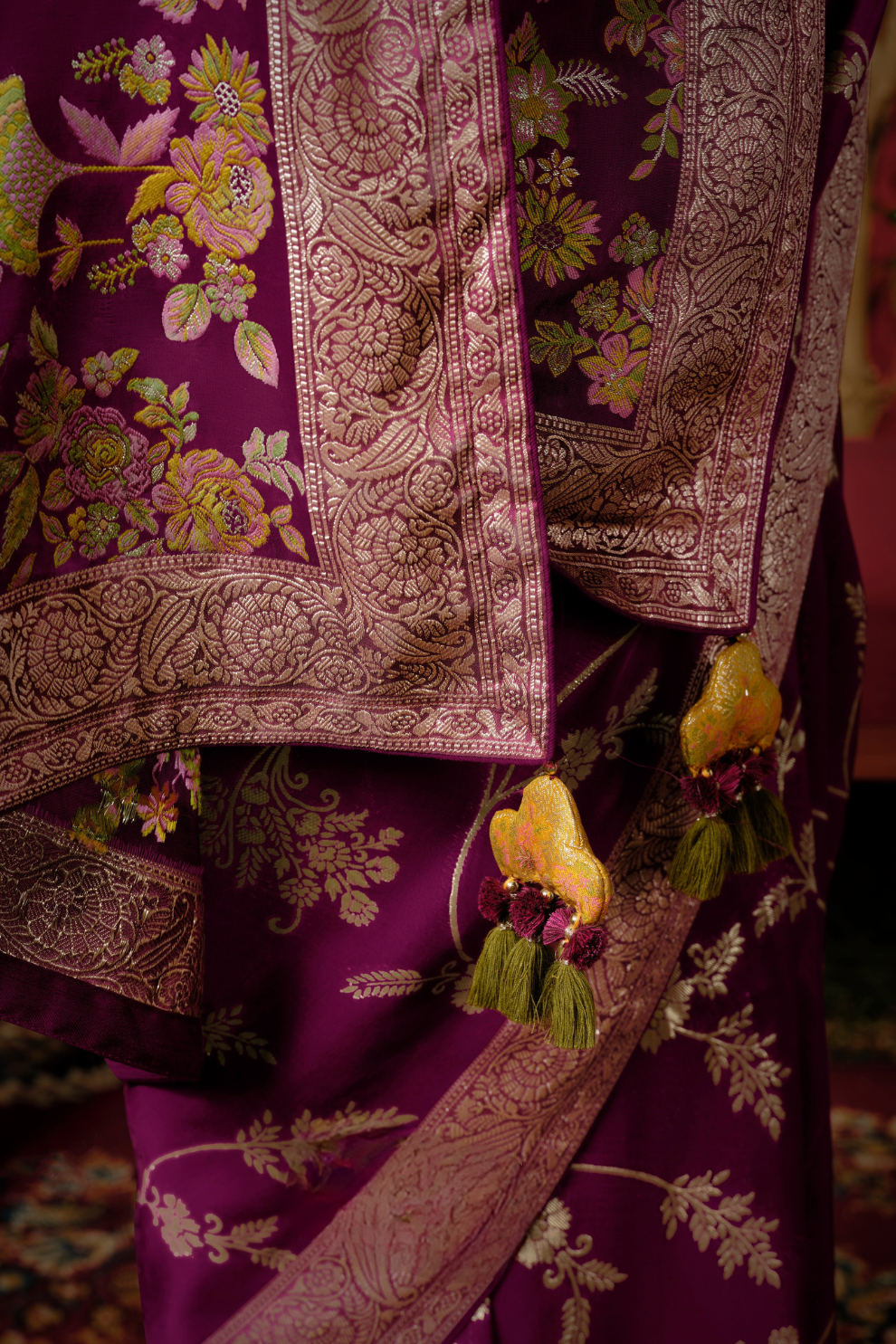 Graceful Dola Silk Saree with Intricate Zari Weaving Design