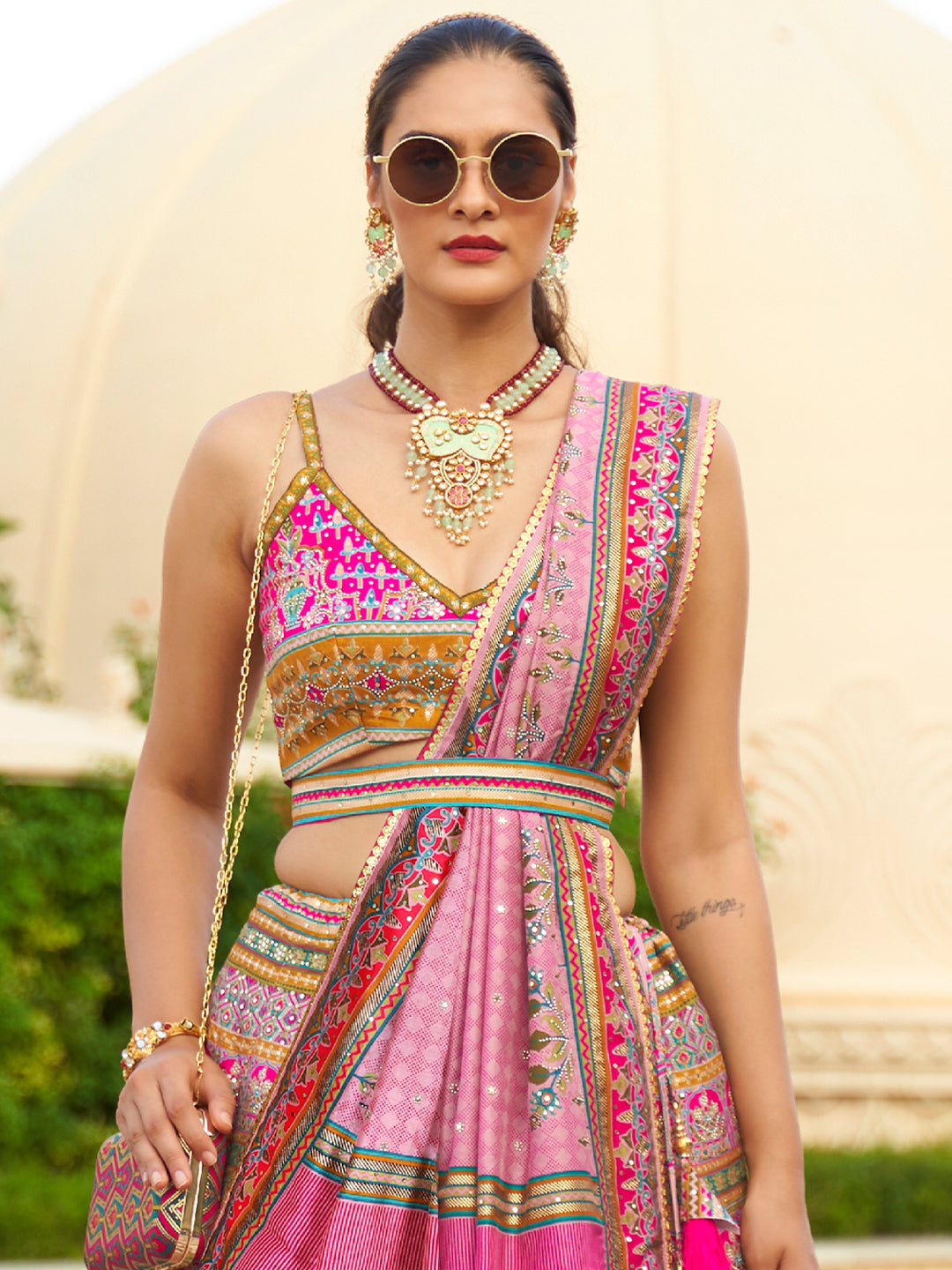 Lehenga Choli de seda rosa de diseñador lista para usar con brillo y trabajo de espejo
