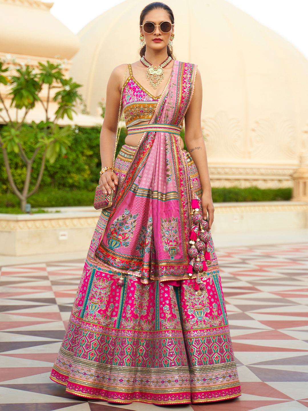 Lehenga Choli de seda rosa de diseñador lista para usar con brillo y trabajo de espejo
