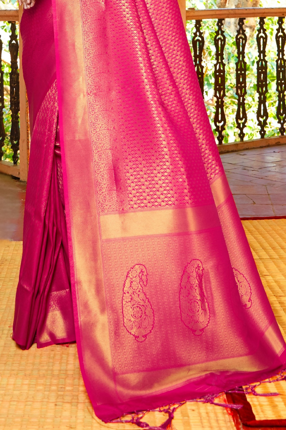 Kanjeevaram Handloom Silk Saree with Rich Traditional Weaving