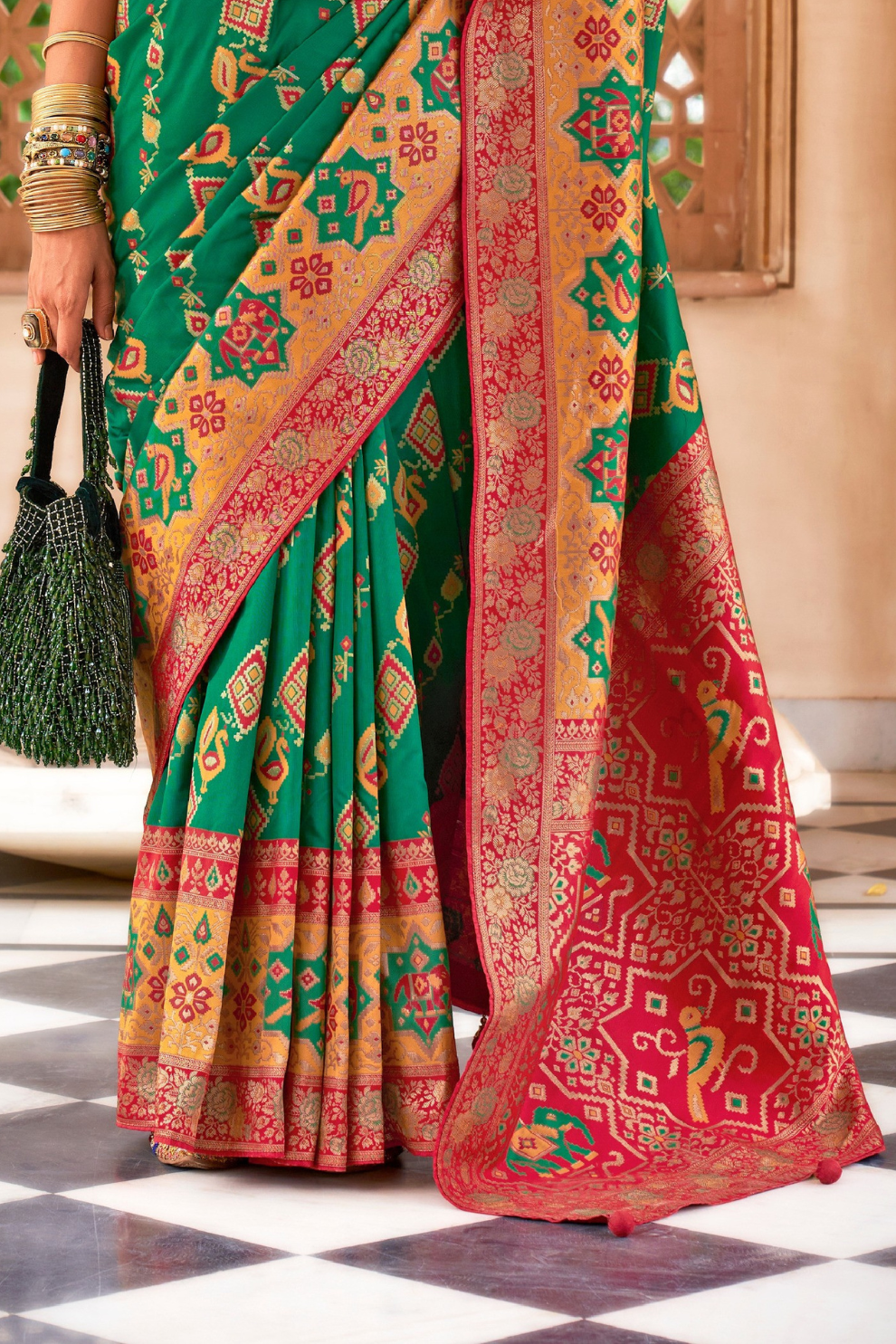 Graceful Silk Saree with Timeless Printed Art Design