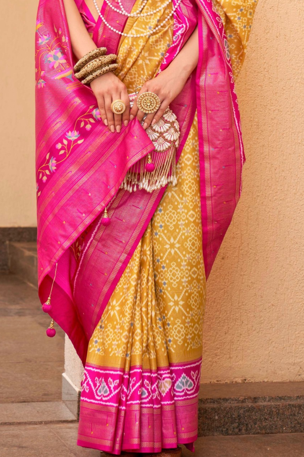 Elegant Silk Saree Featuring Classic Patola Print Work