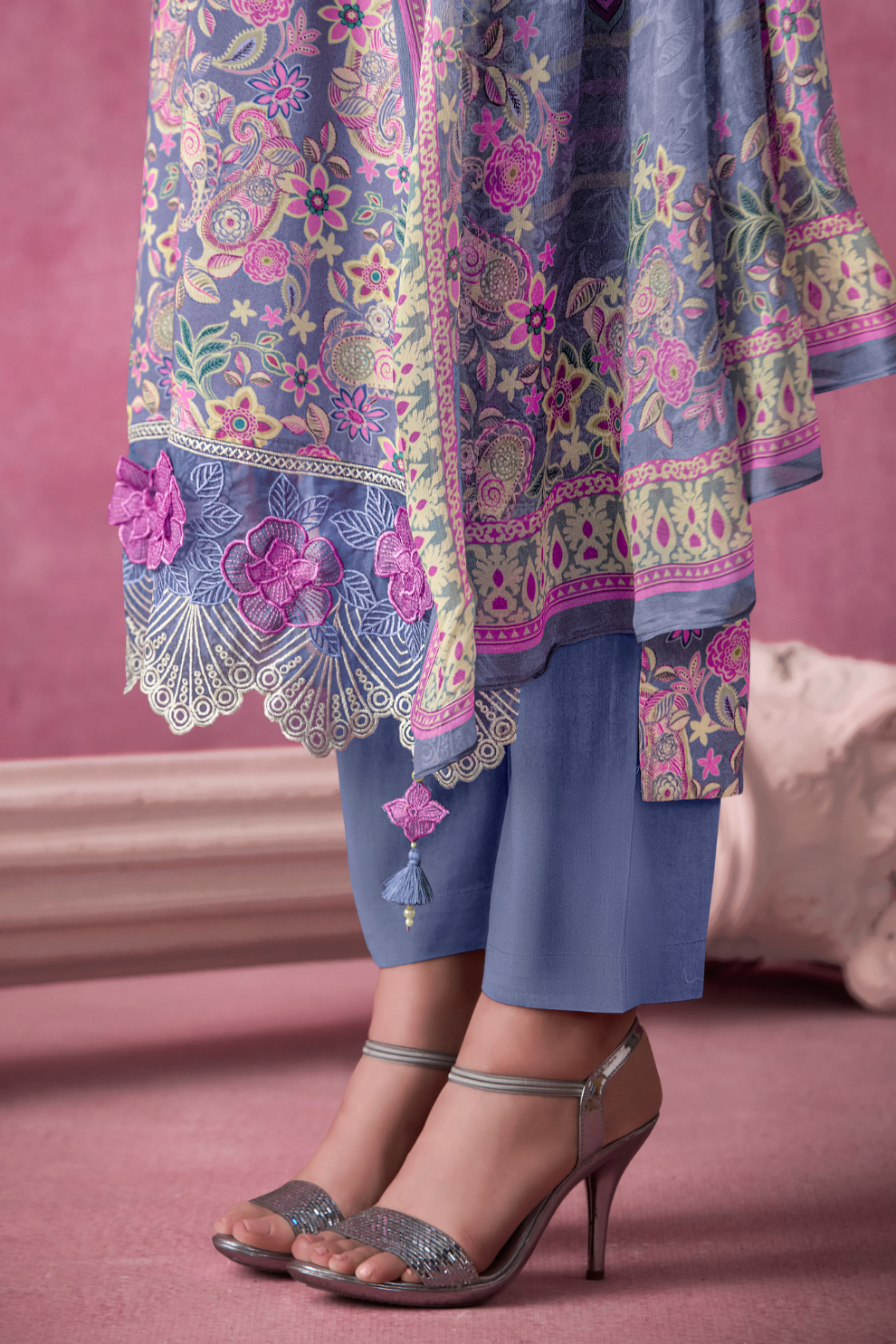 Pure Muslin Salwar Suit with Digital Print & Elegant Embroidery