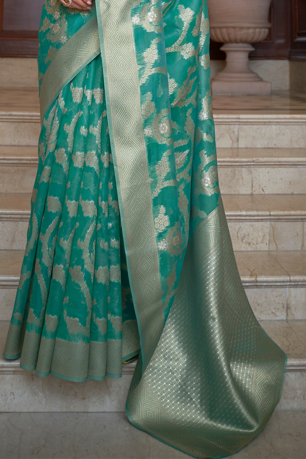 Organza Handloom Saree with Intricate Zari Weaving
