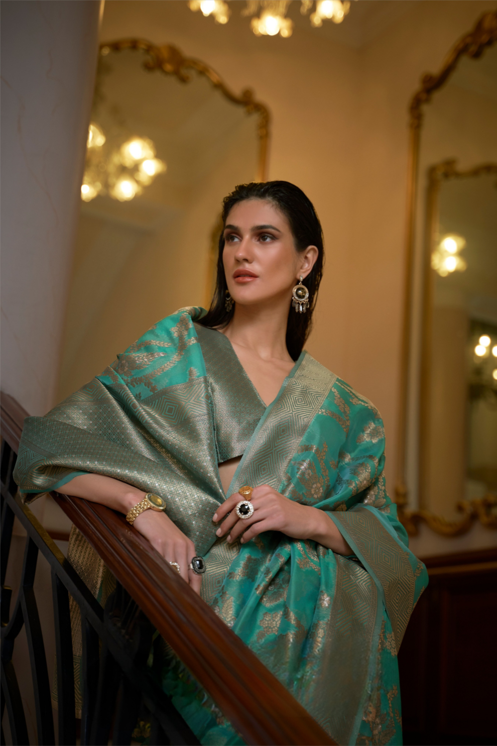 Organza Handloom Saree with Intricate Zari Weaving