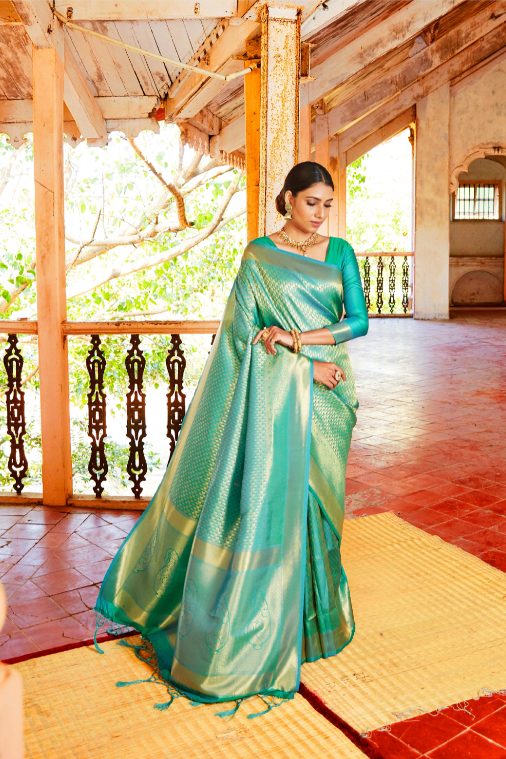 Kanjeevaram Handloom Silk Saree with Rich Traditional Weaving