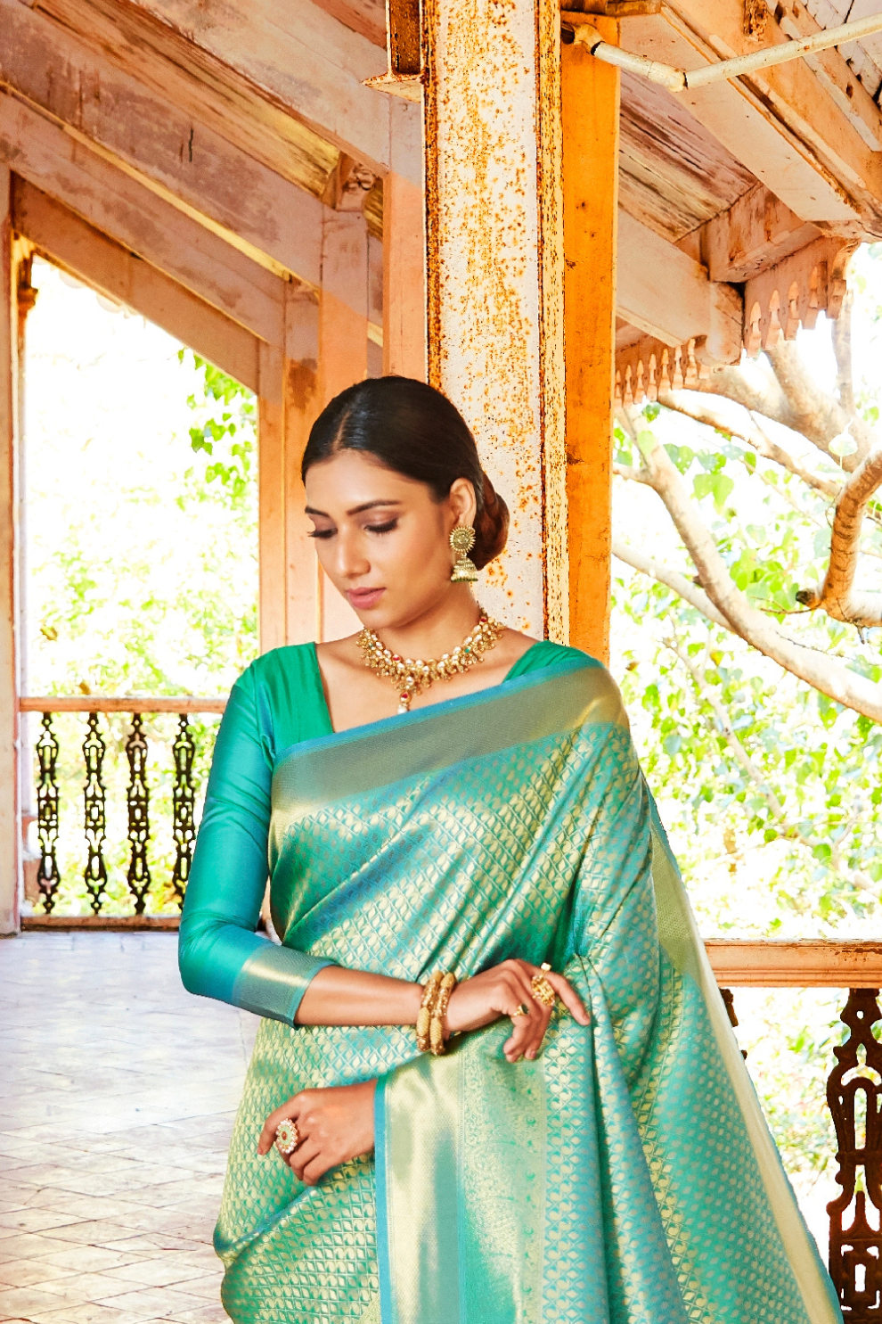 Kanjeevaram Handloom Silk Saree with Rich Traditional Weaving