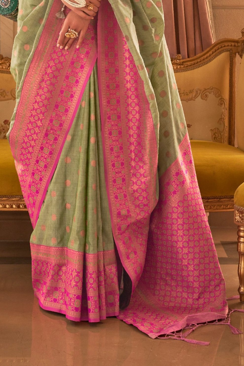 Ethnic Motifs Woven Design Zari Silk Blend Banarasi Saree