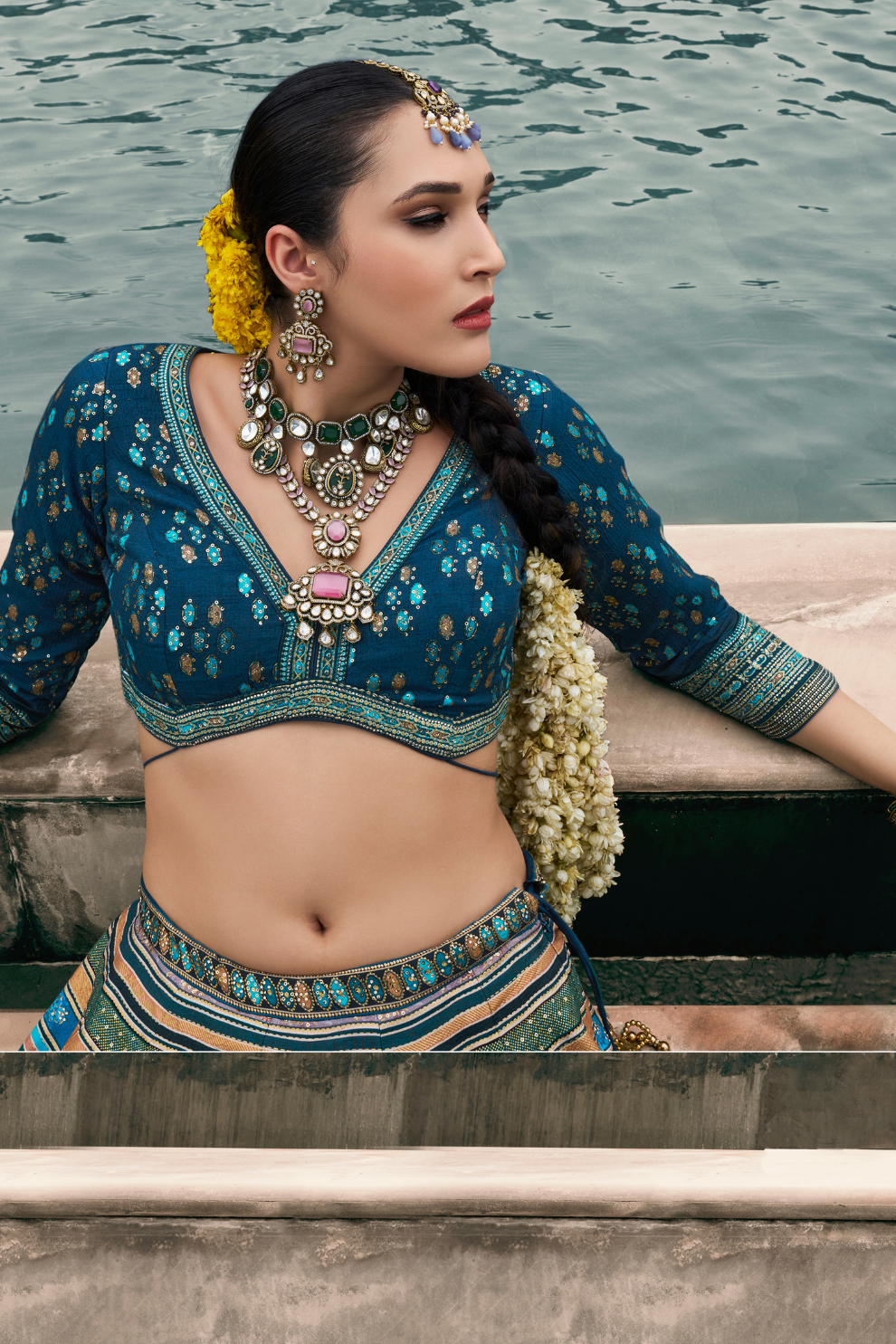 Lehenga Choli de seda de diseñador en color azul turquesa, lista para usar, con brillo y detalles de espejo