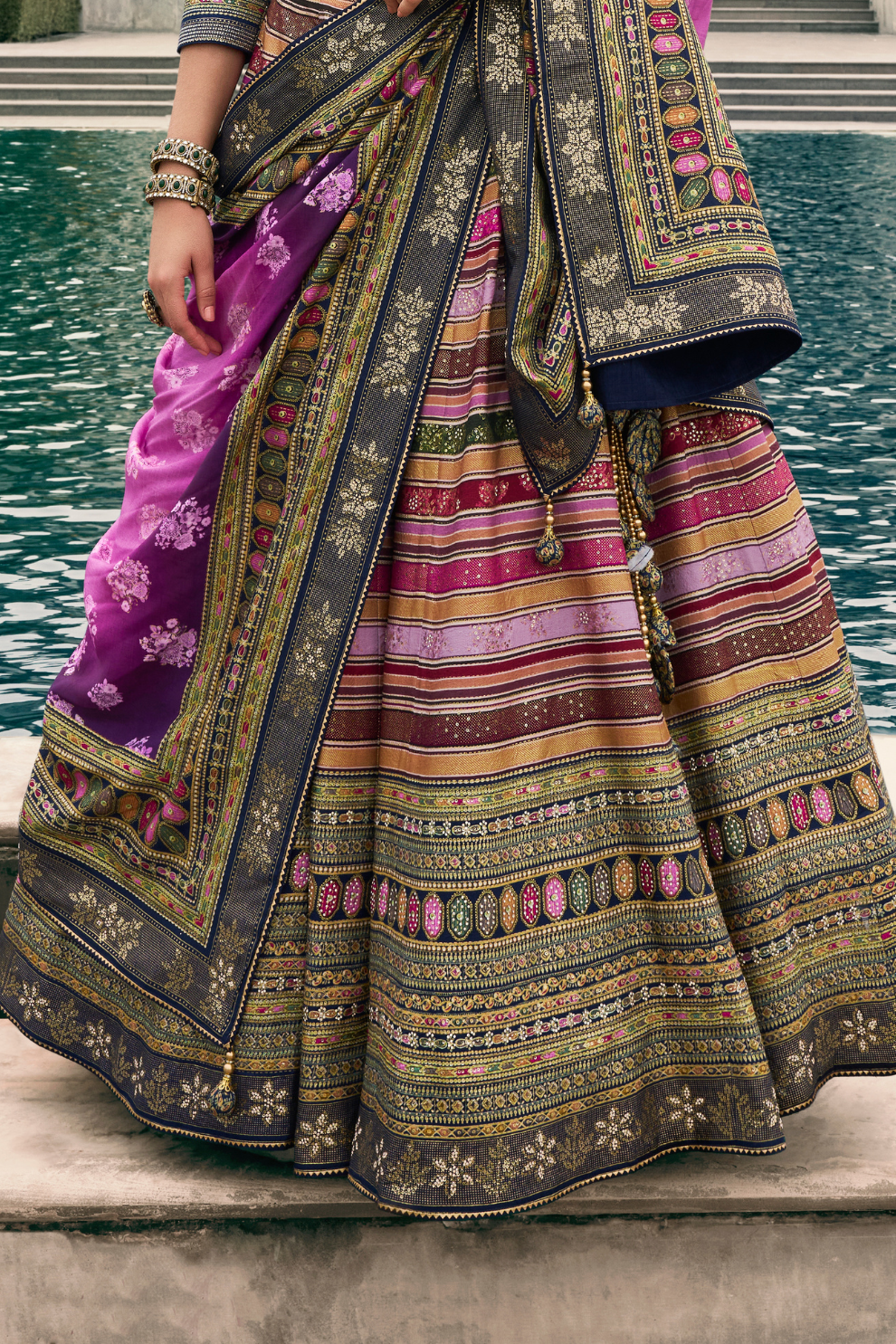 Lehenga Choli de seda de diseñador en color azul turquesa, lista para usar, con brillo y detalles de espejo