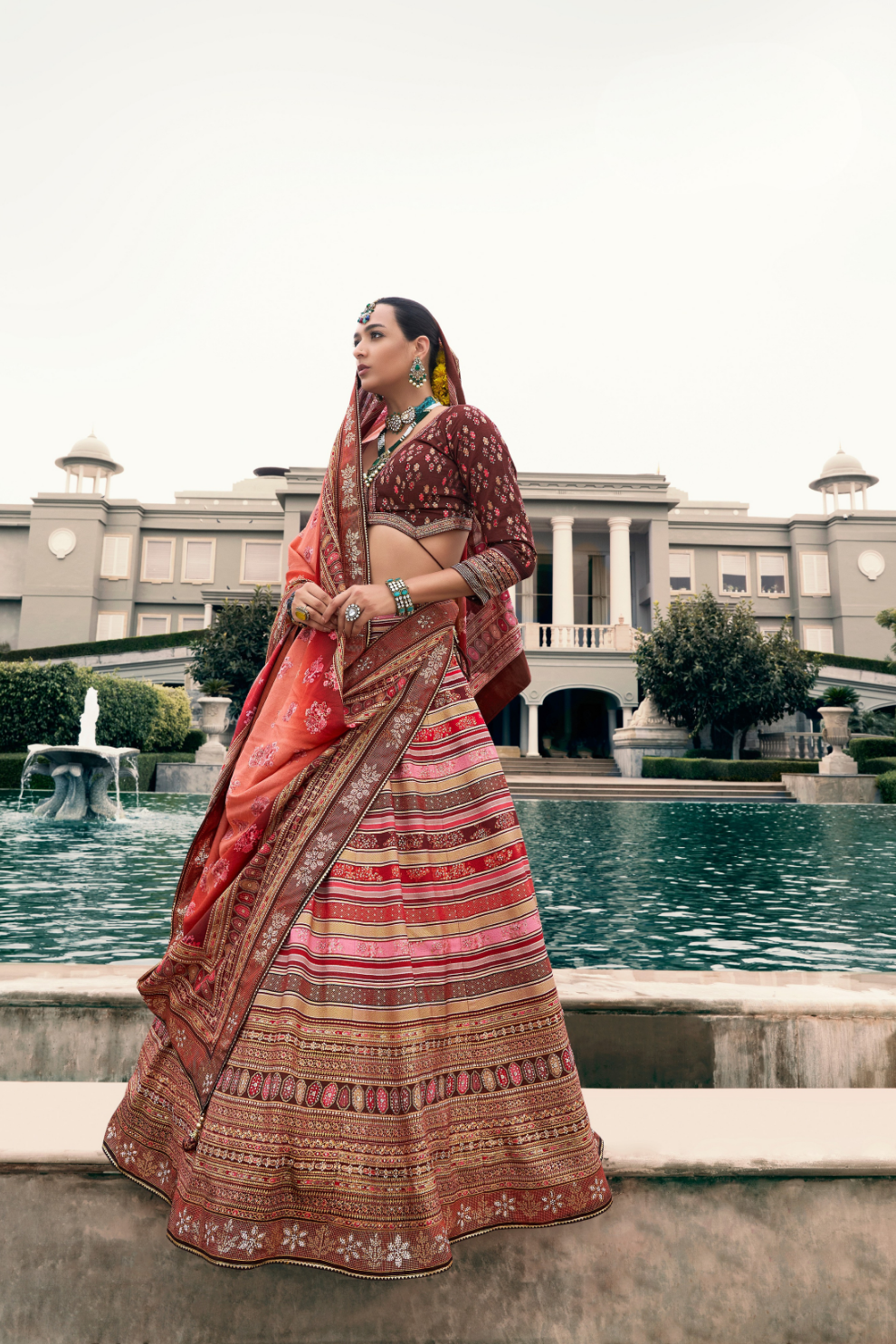 Lehenga Choli de seda de diseñador en color azul turquesa, lista para usar, con brillo y detalles de espejo