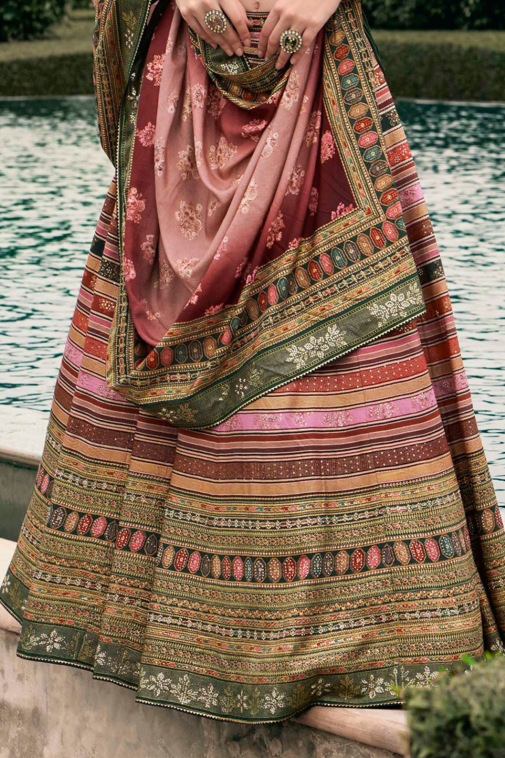 Lehenga Choli de seda de diseñador en color azul turquesa, lista para usar, con brillo y detalles de espejo
