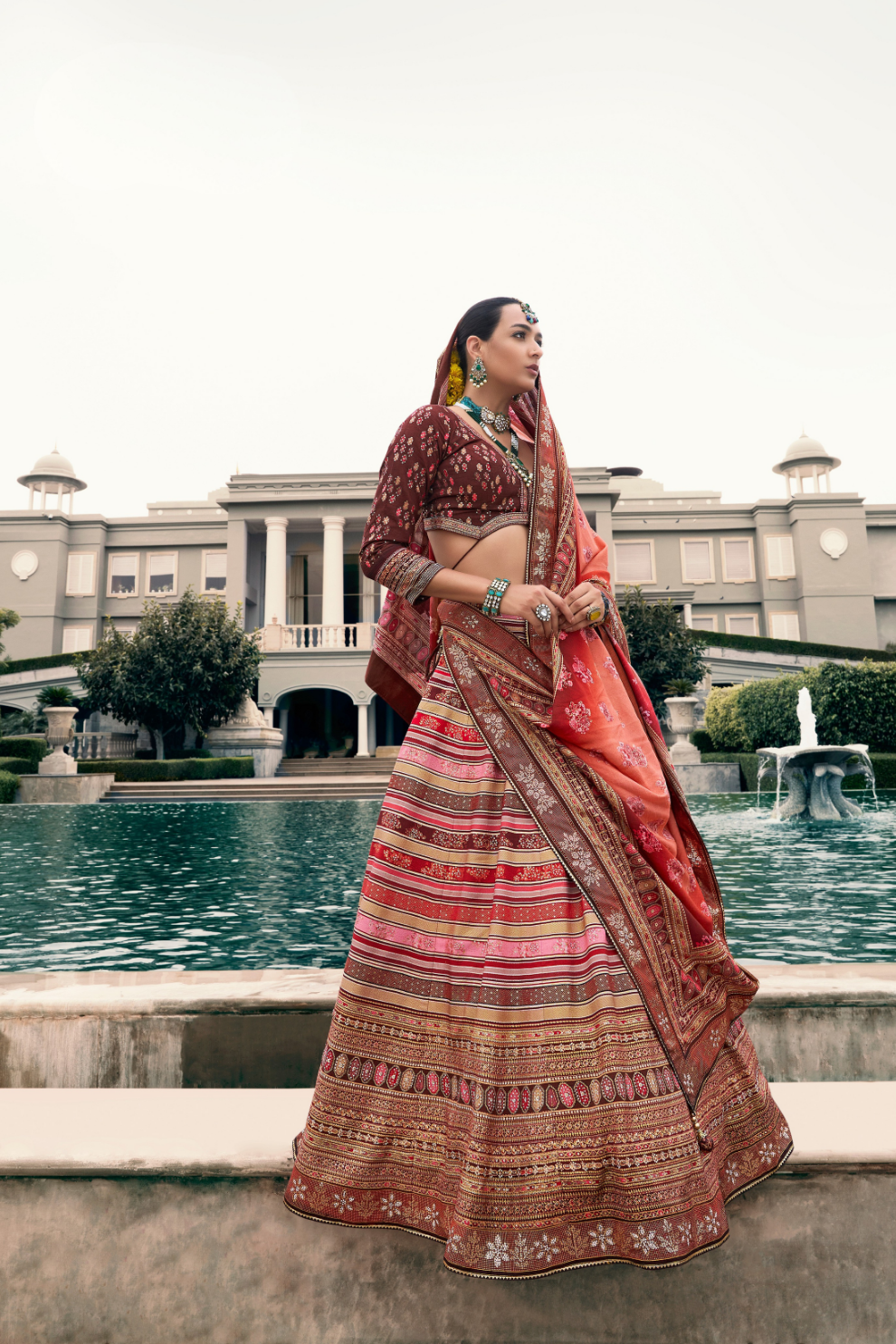 Lehenga Choli de seda de diseñador en color azul turquesa, lista para usar, con brillo y detalles de espejo