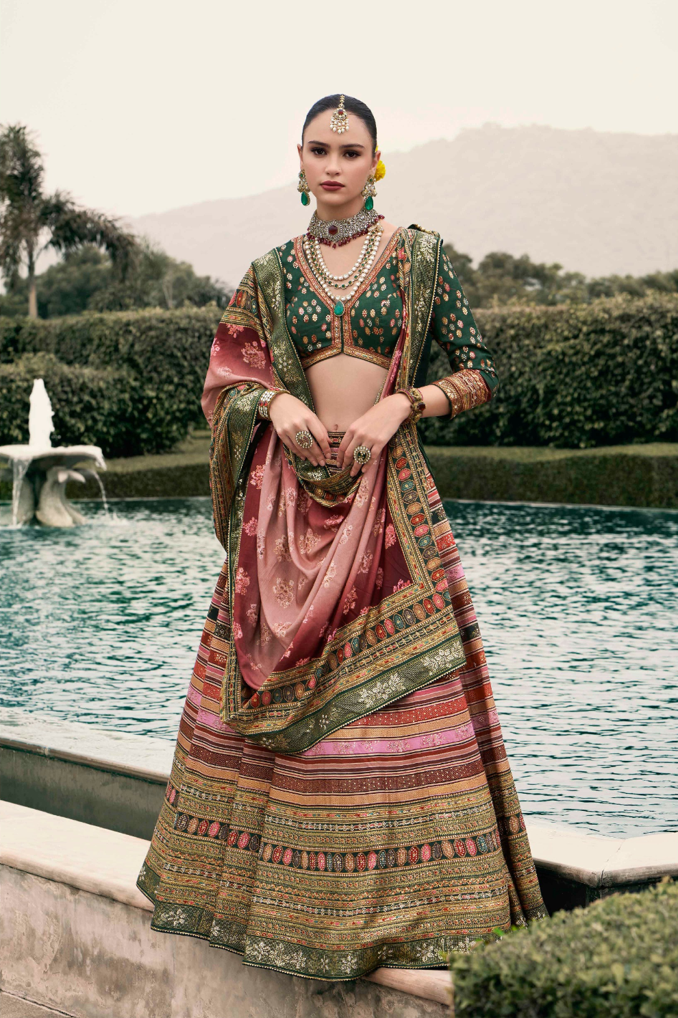 Lehenga Choli de seda de diseñador en color azul turquesa, lista para usar, con brillo y detalles de espejo