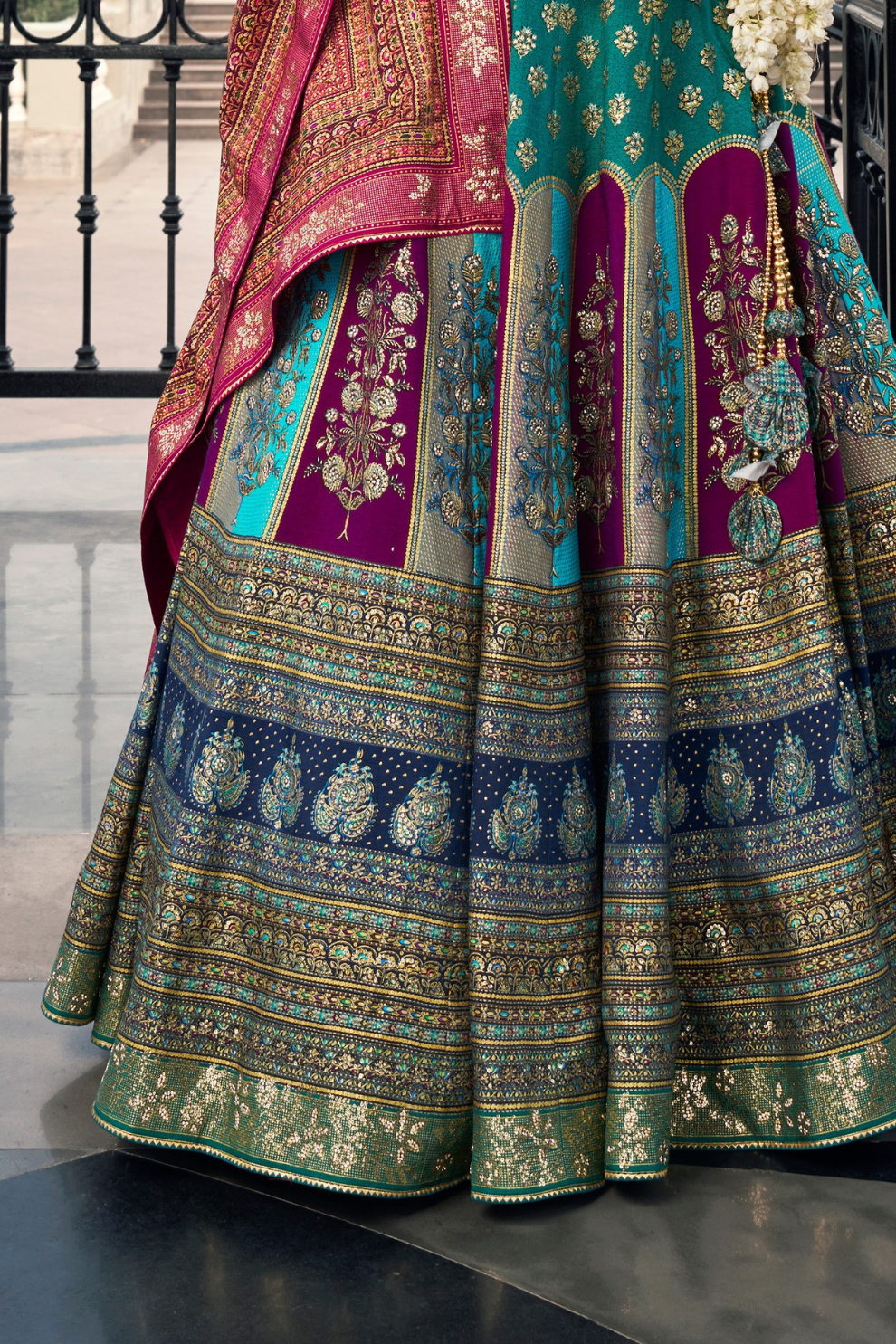 Lehenga Choli de seda de diseñador en color azul turquesa, lista para usar, con brillo y detalles de espejo