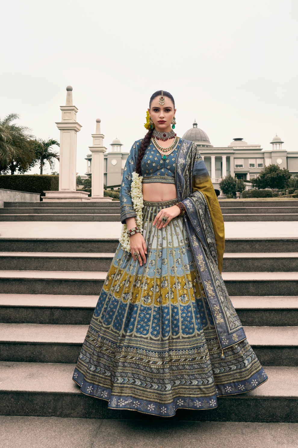Lehenga Choli de seda de diseñador en color azul turquesa, lista para usar, con brillo y detalles de espejo