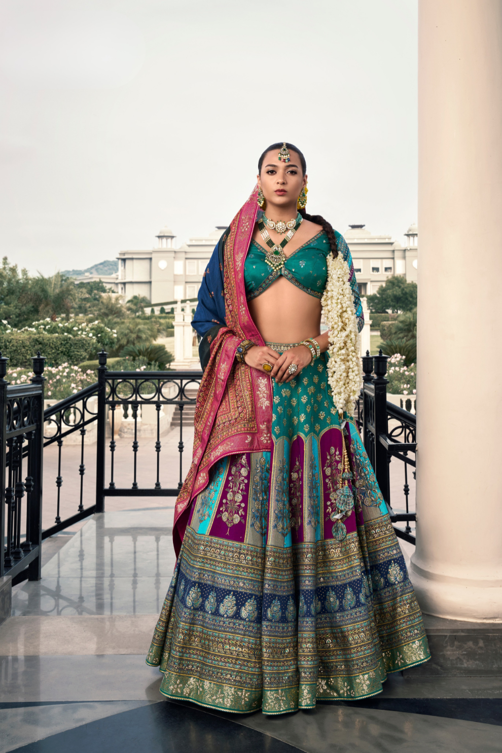 Lehenga Choli de seda de diseñador en color azul turquesa, lista para usar, con brillo y detalles de espejo