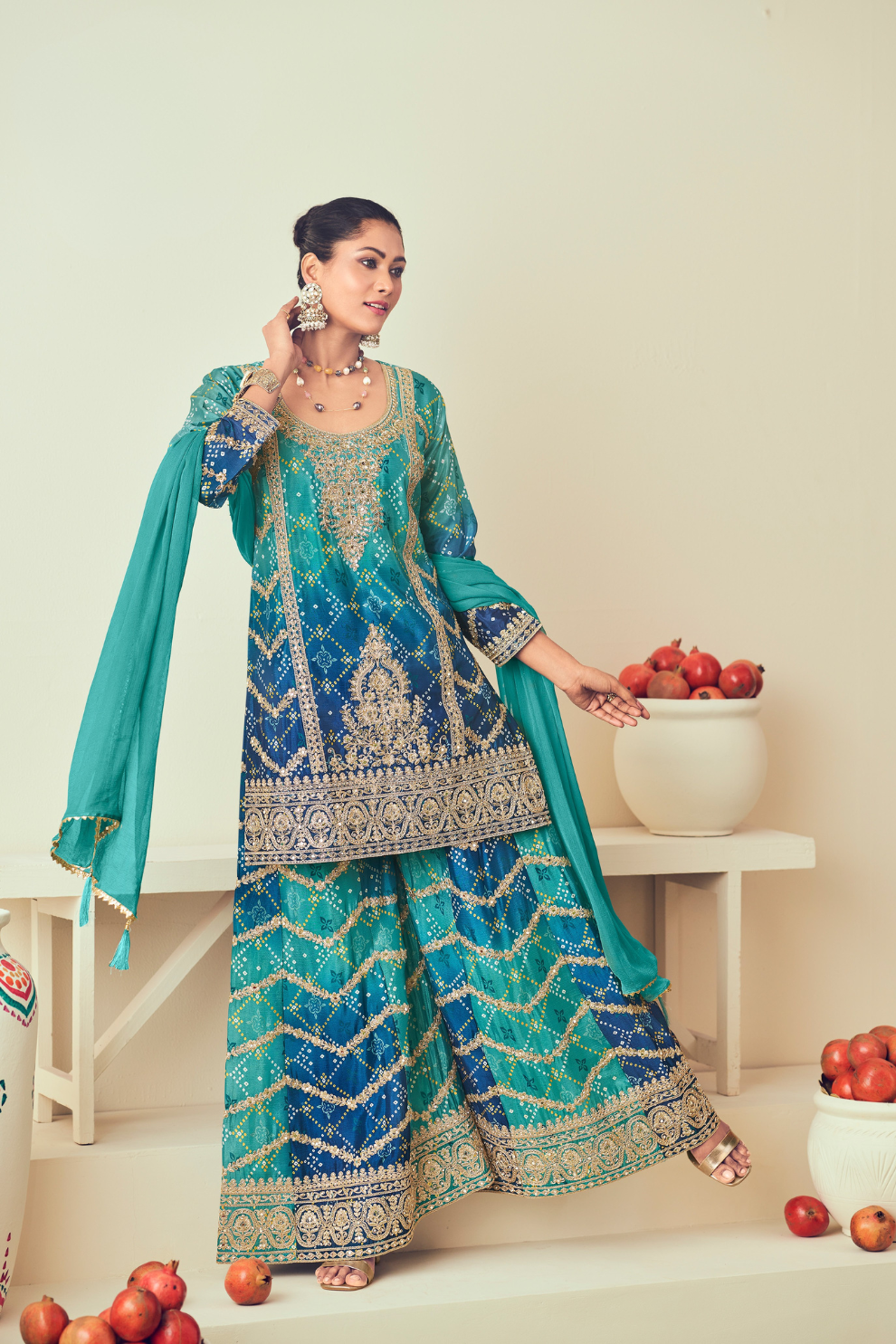 Lehenga Choli de seda de diseñador en color azul turquesa, lista para usar, con brillo y detalles de espejo