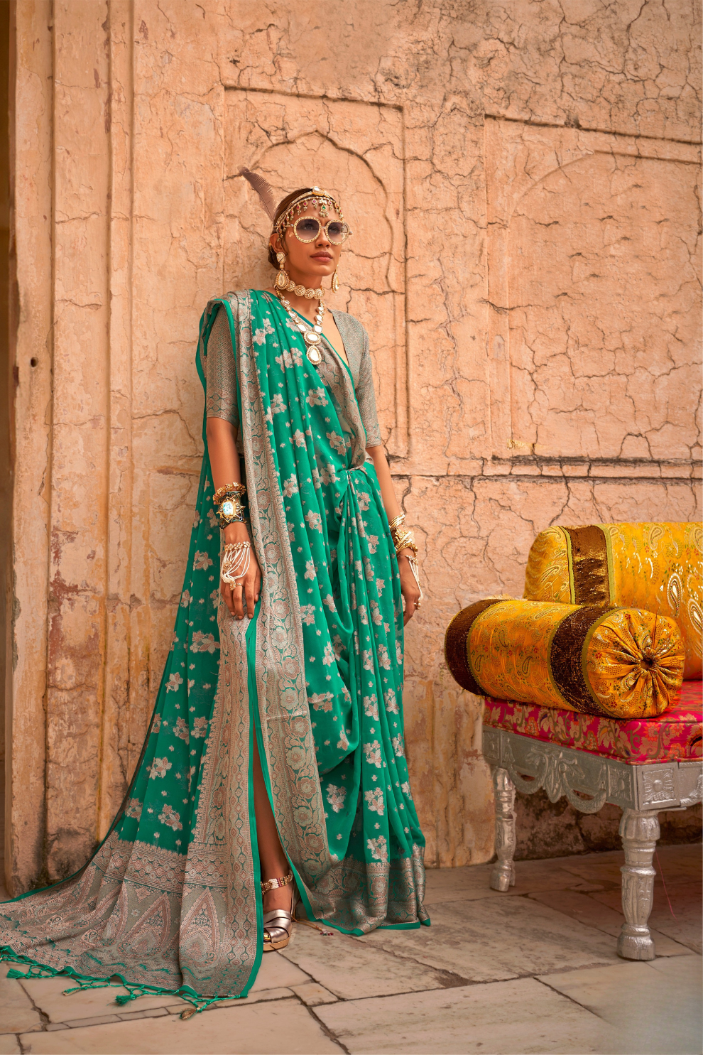 Georgette Saree with Soft Touch Finish and Ethnic Buta Design
