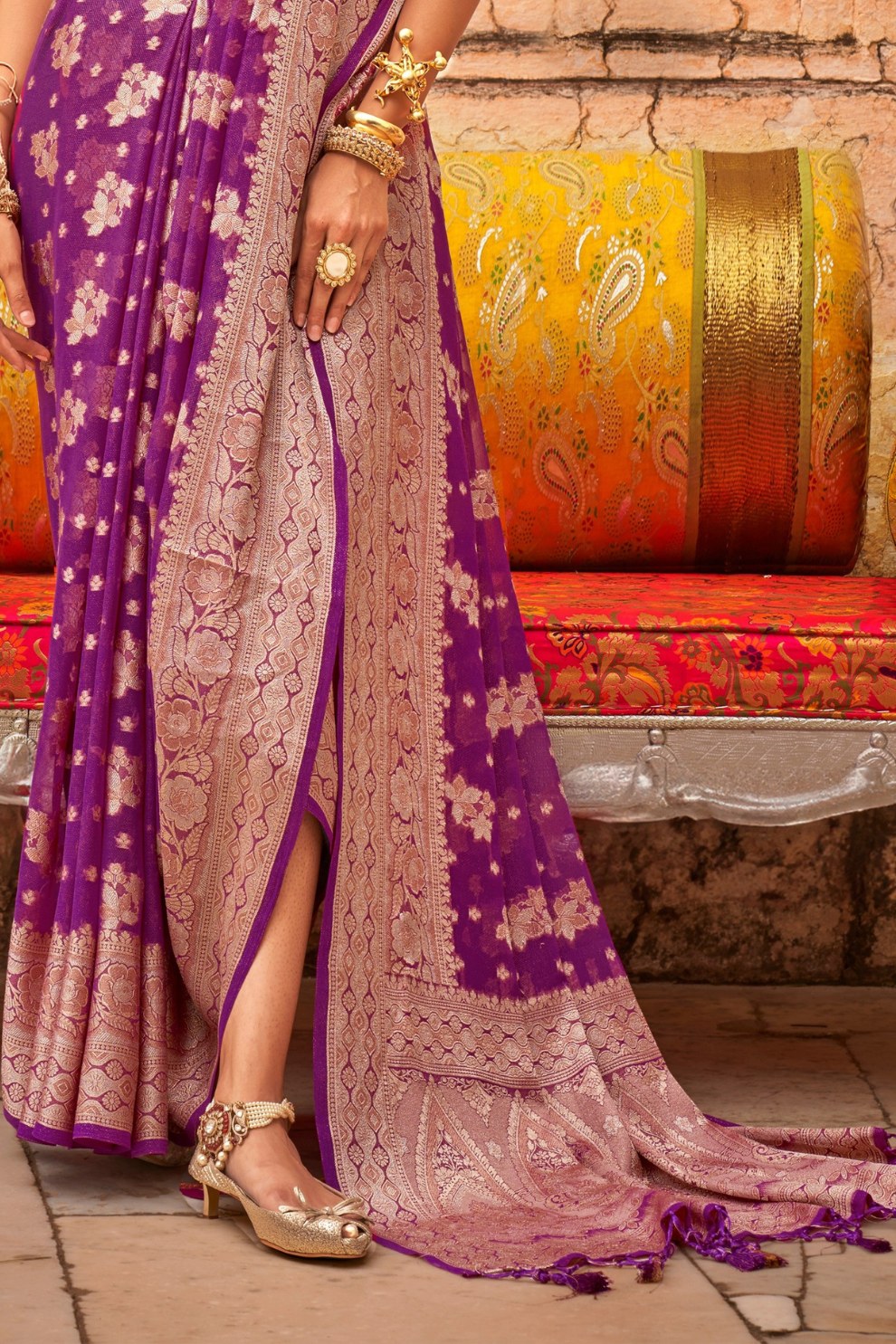 Georgette Saree with Soft Touch Finish and Ethnic Buta Design