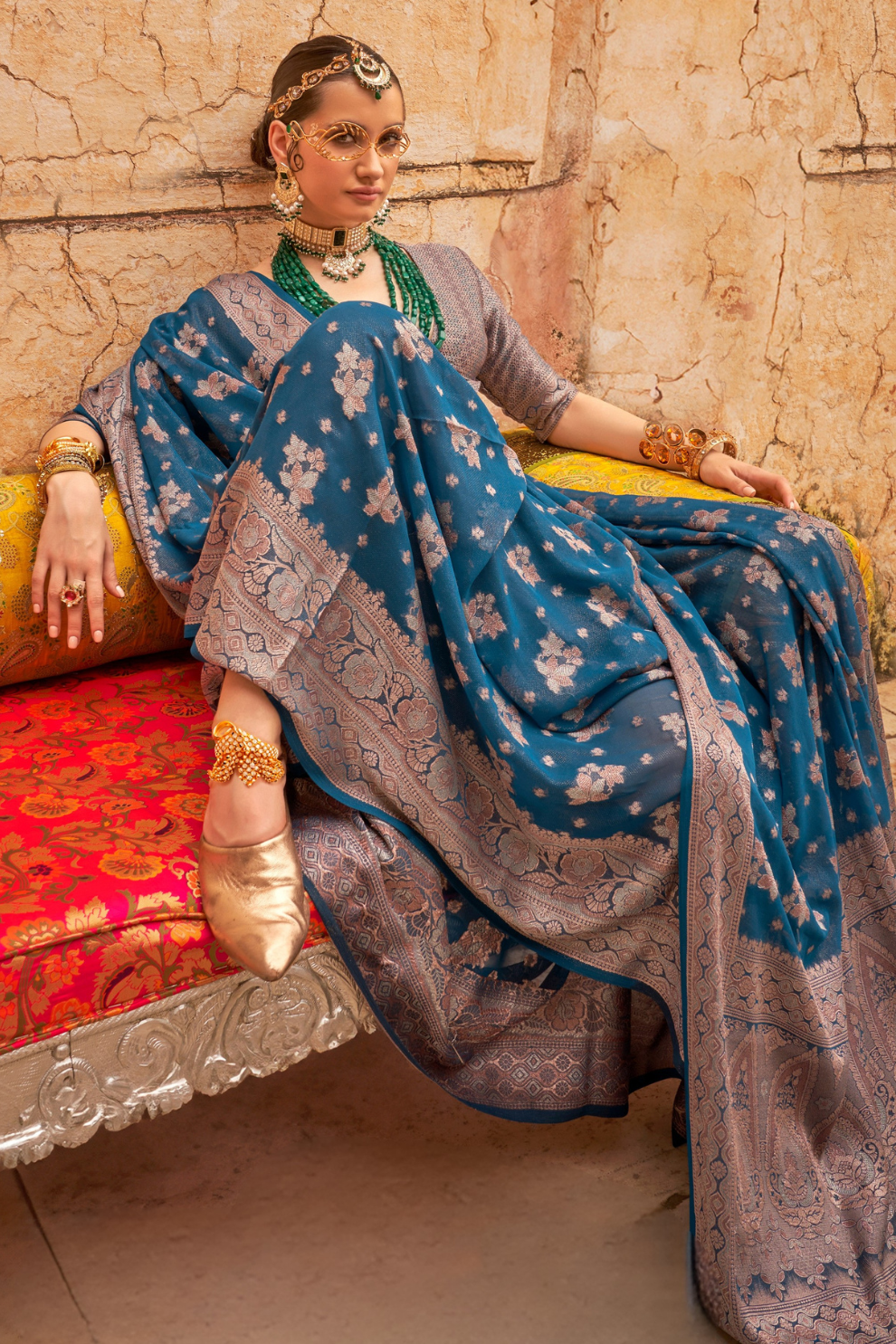 Georgette Saree with Soft Touch Finish and Ethnic Buta Design