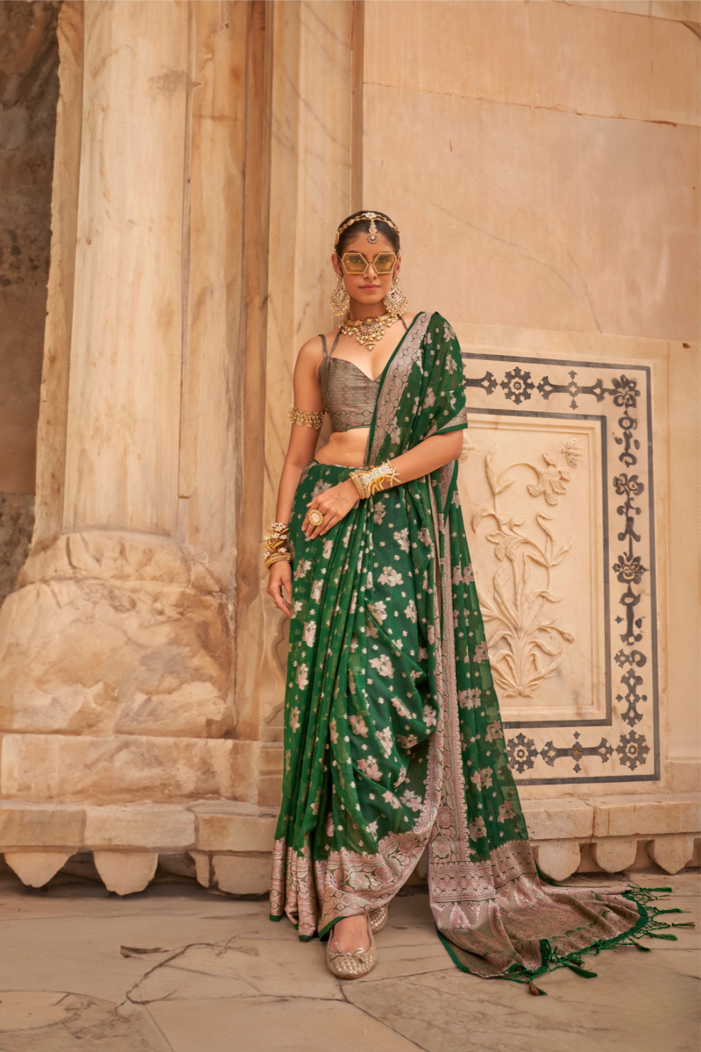 Georgette Saree with Soft Touch Finish and Ethnic Buta Design