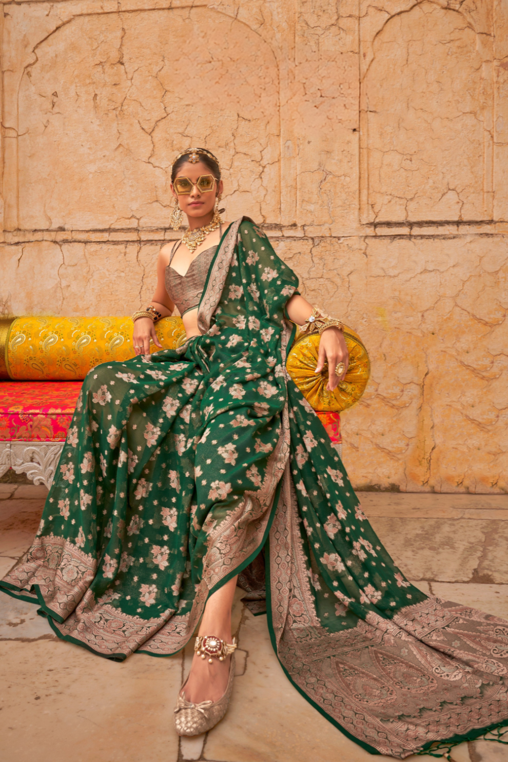 Georgette Saree with Soft Touch Finish and Ethnic Buta Design