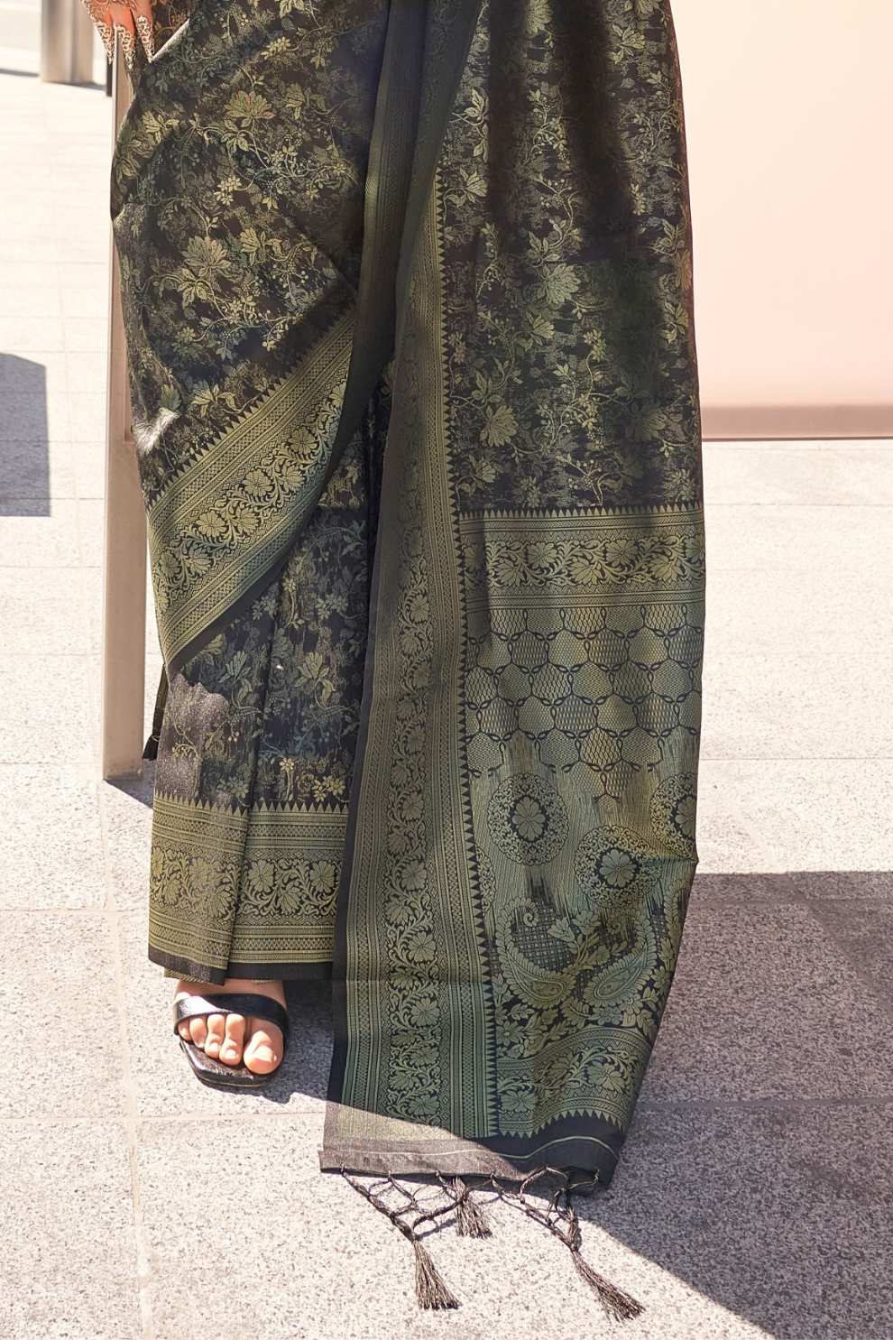 Floral Woven Zari Silk Banarasi Saree