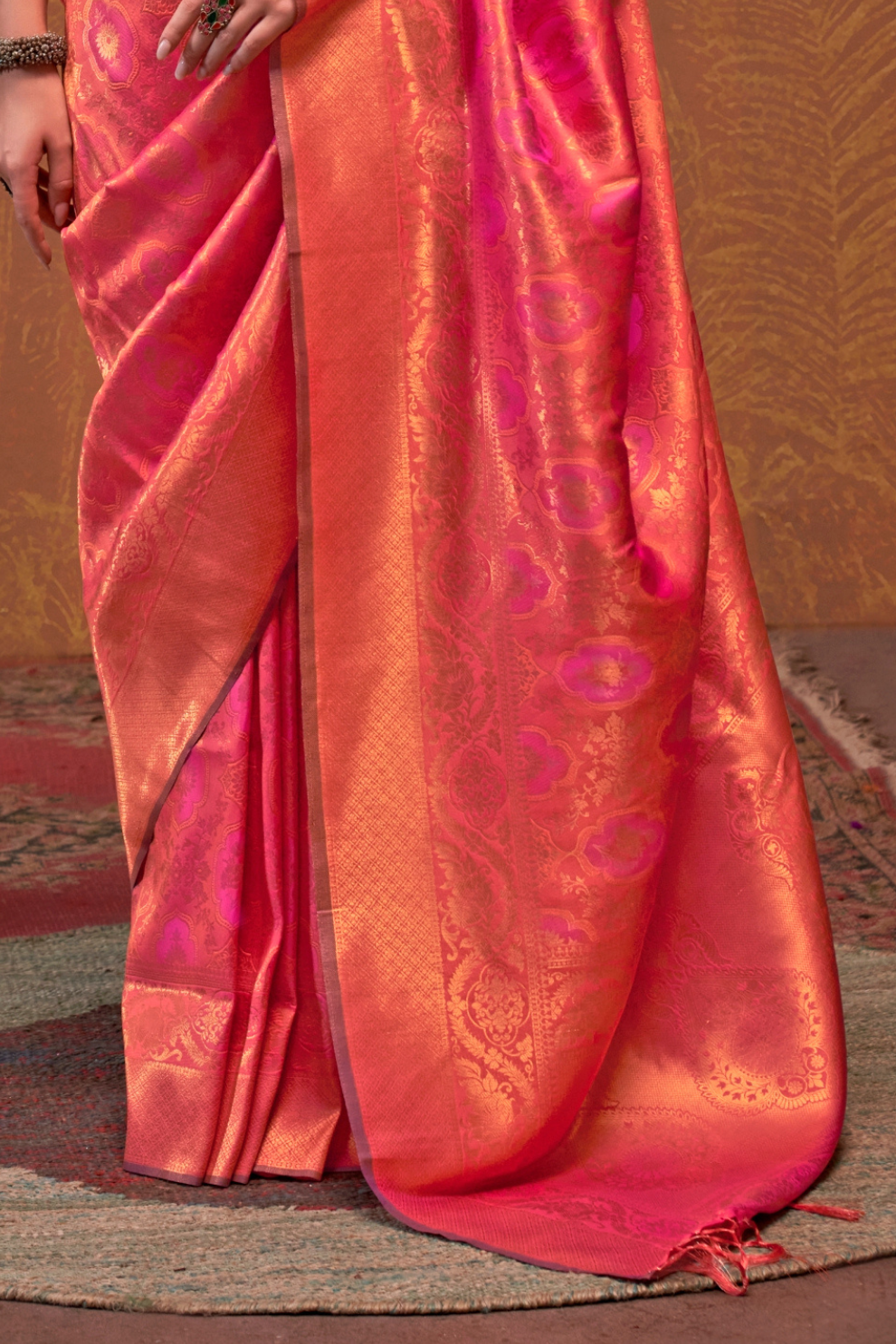 Gracefully Woven Pure Handloom Silk Drape Saree