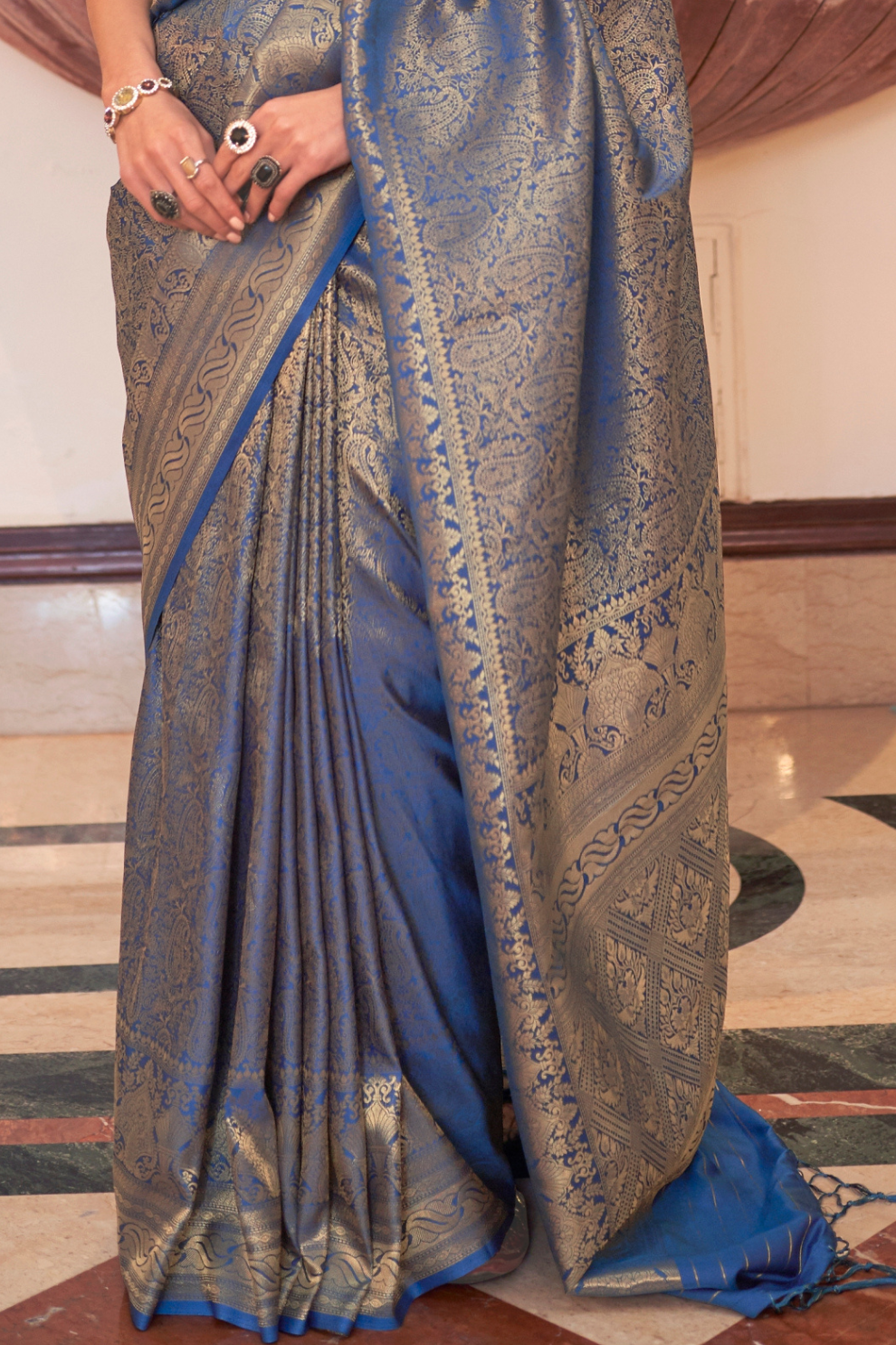 Handloom Banarasi Weaving Silk Saree with Traditional Elegance