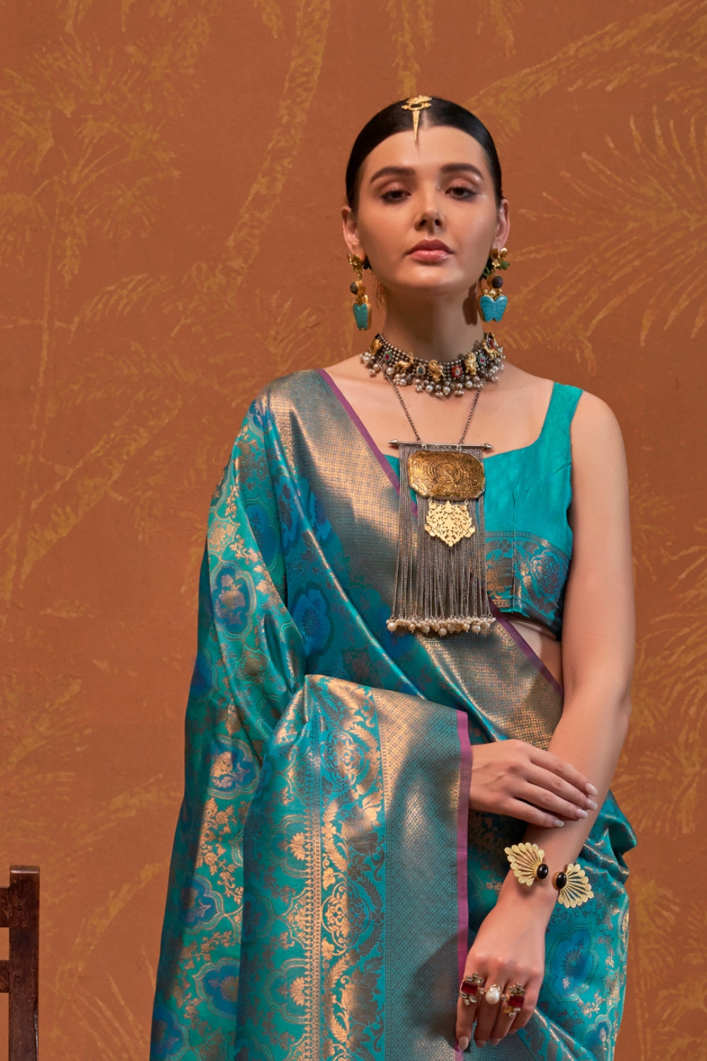 Gracefully Woven Pure Handloom Silk Drape Saree