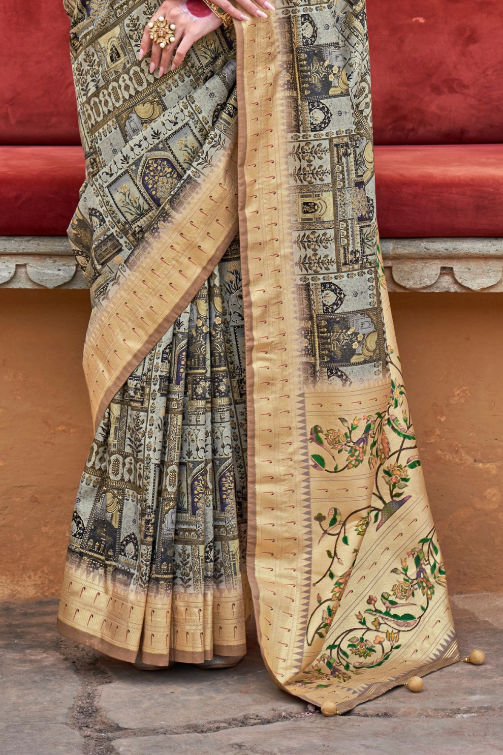 Graceful Digital Print Saree in Lightweight Viscose Silk