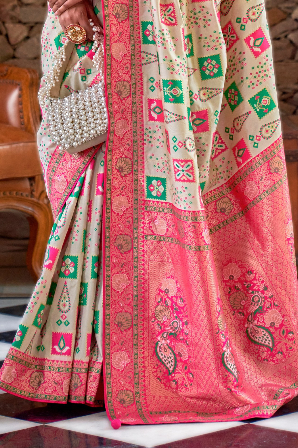Graceful Silk Saree with Timeless Printed Art Design