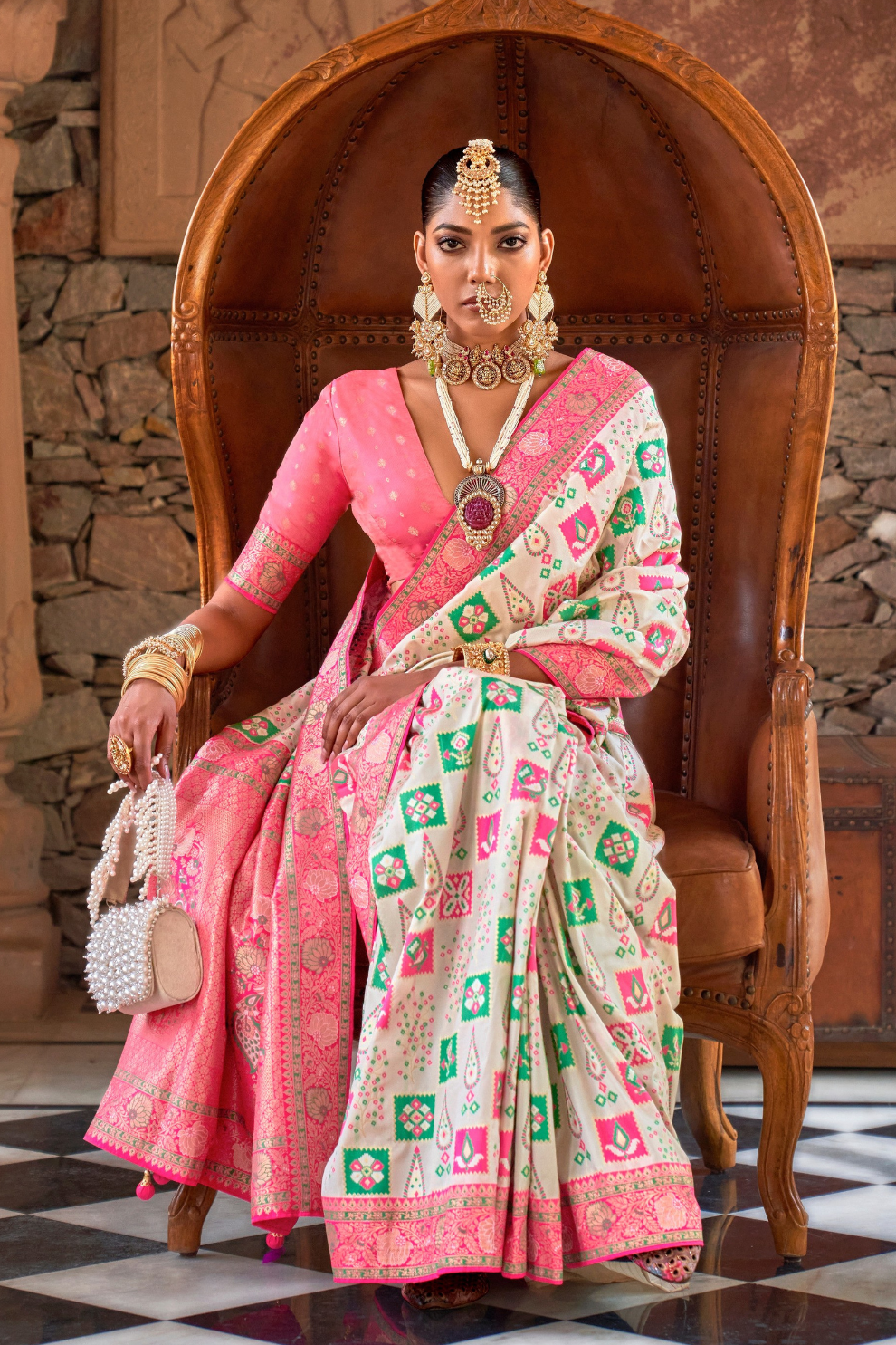 Graceful Silk Saree with Timeless Printed Art Design