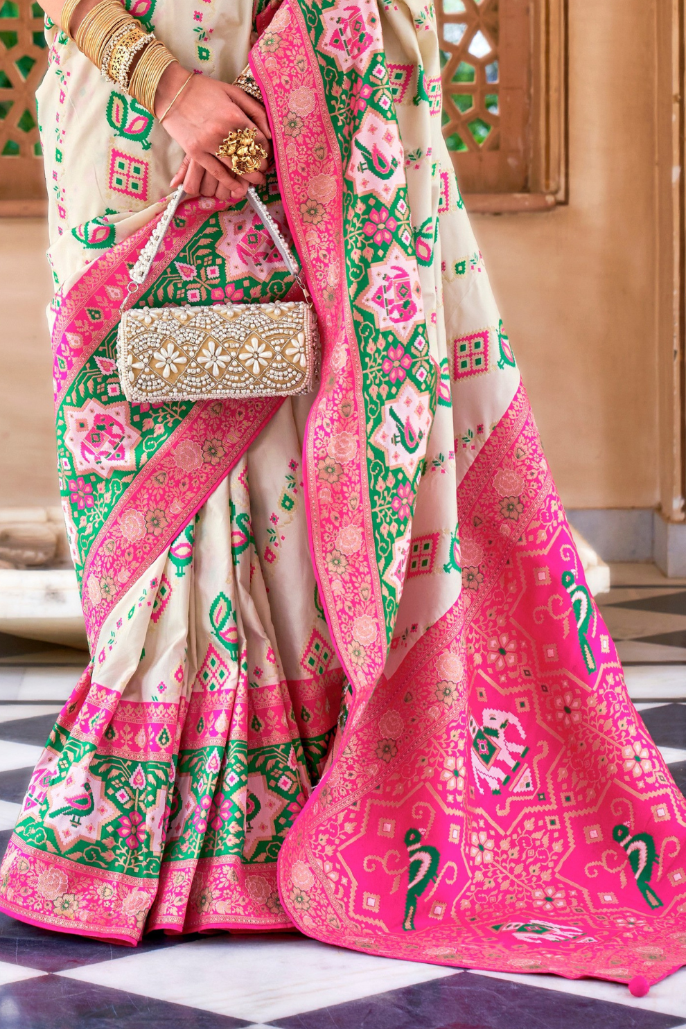 Graceful Silk Saree with Timeless Printed Art Design