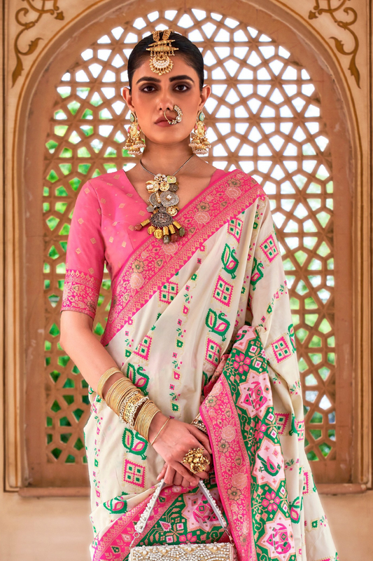 Graceful Silk Saree with Timeless Printed Art Design