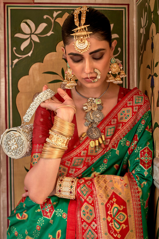 Graceful Silk Saree with Timeless Printed Art Design